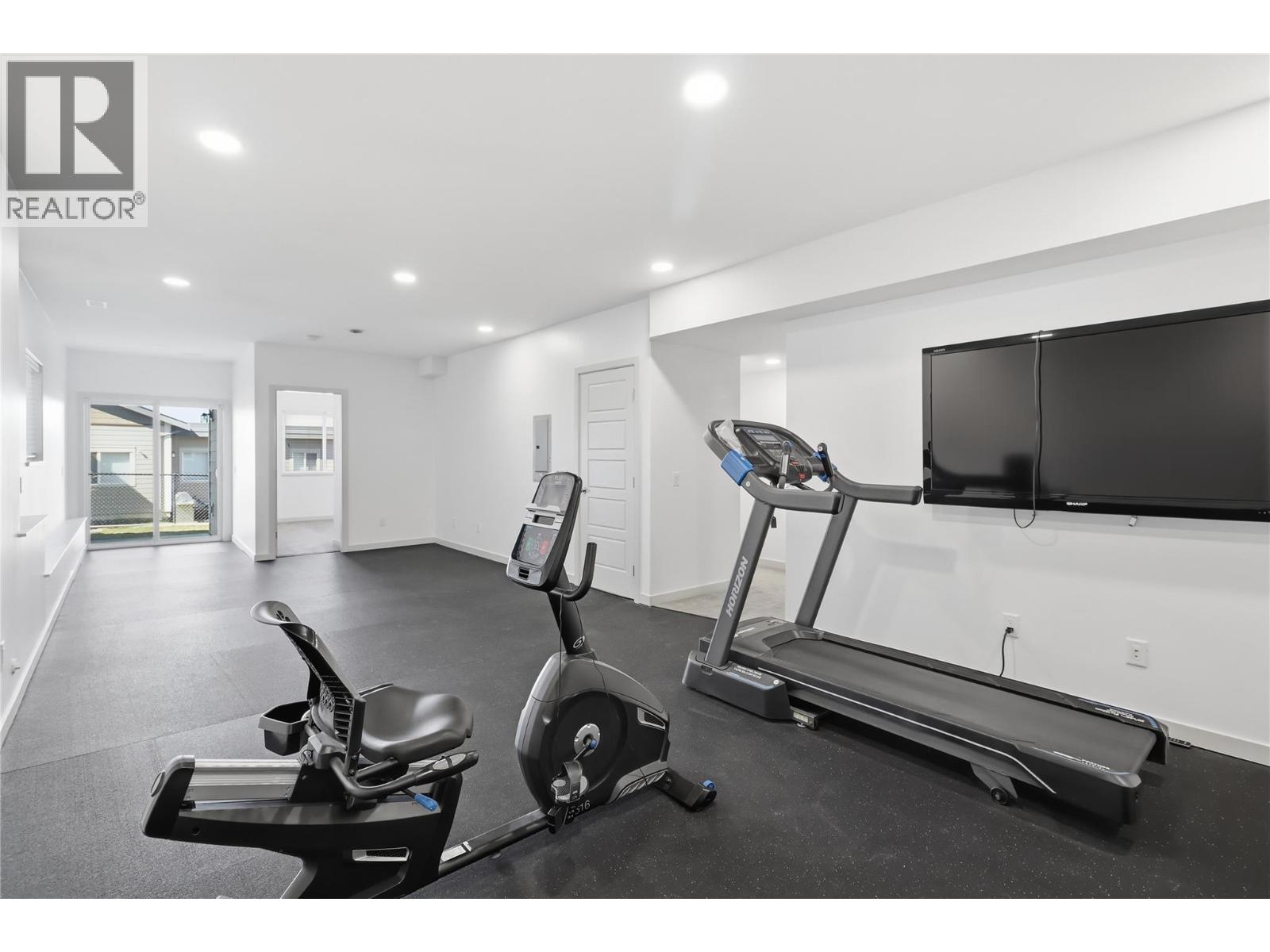 #18 1250 ABERDEEN DRIVE - 31