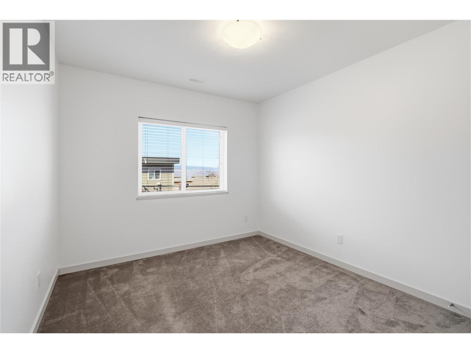 #18 1250 ABERDEEN DRIVE - 33