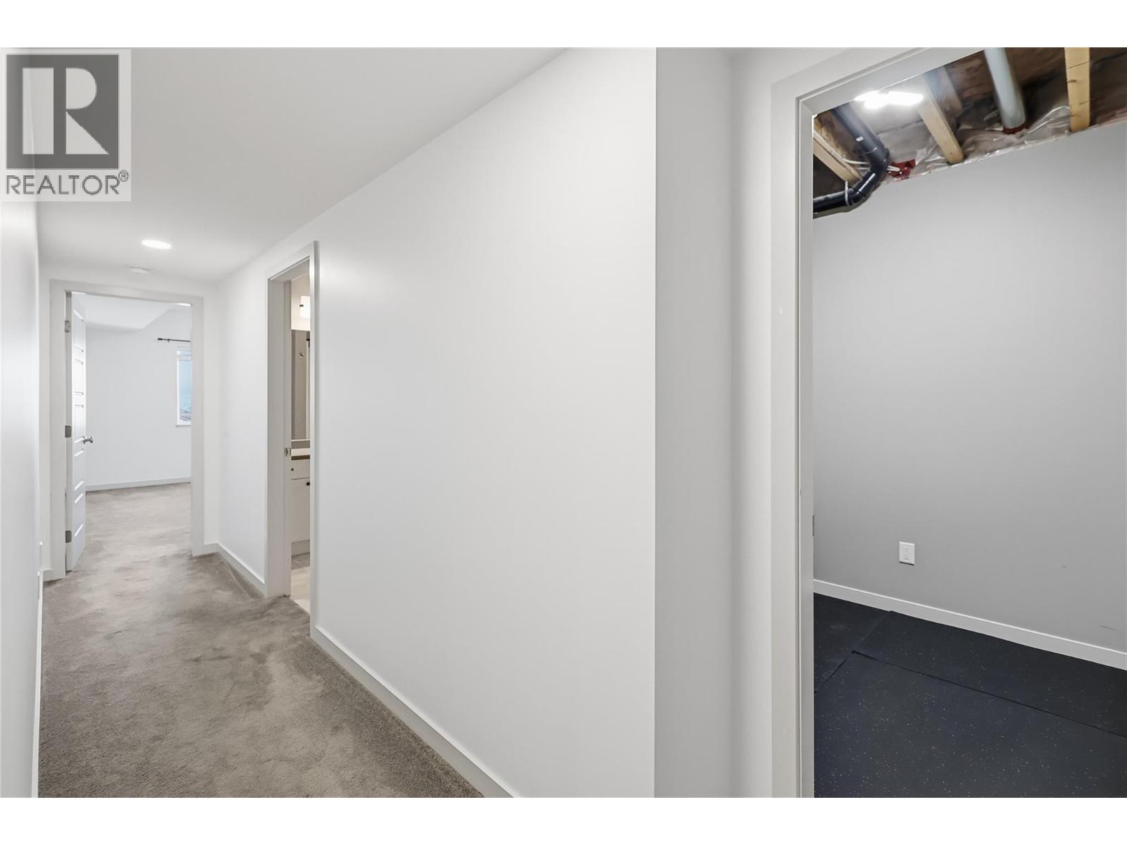 #18 1250 ABERDEEN DRIVE - 35