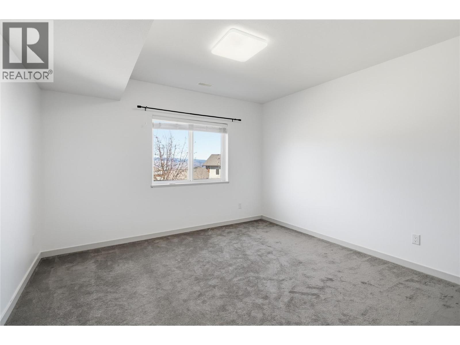 #18 1250 ABERDEEN DRIVE - 36