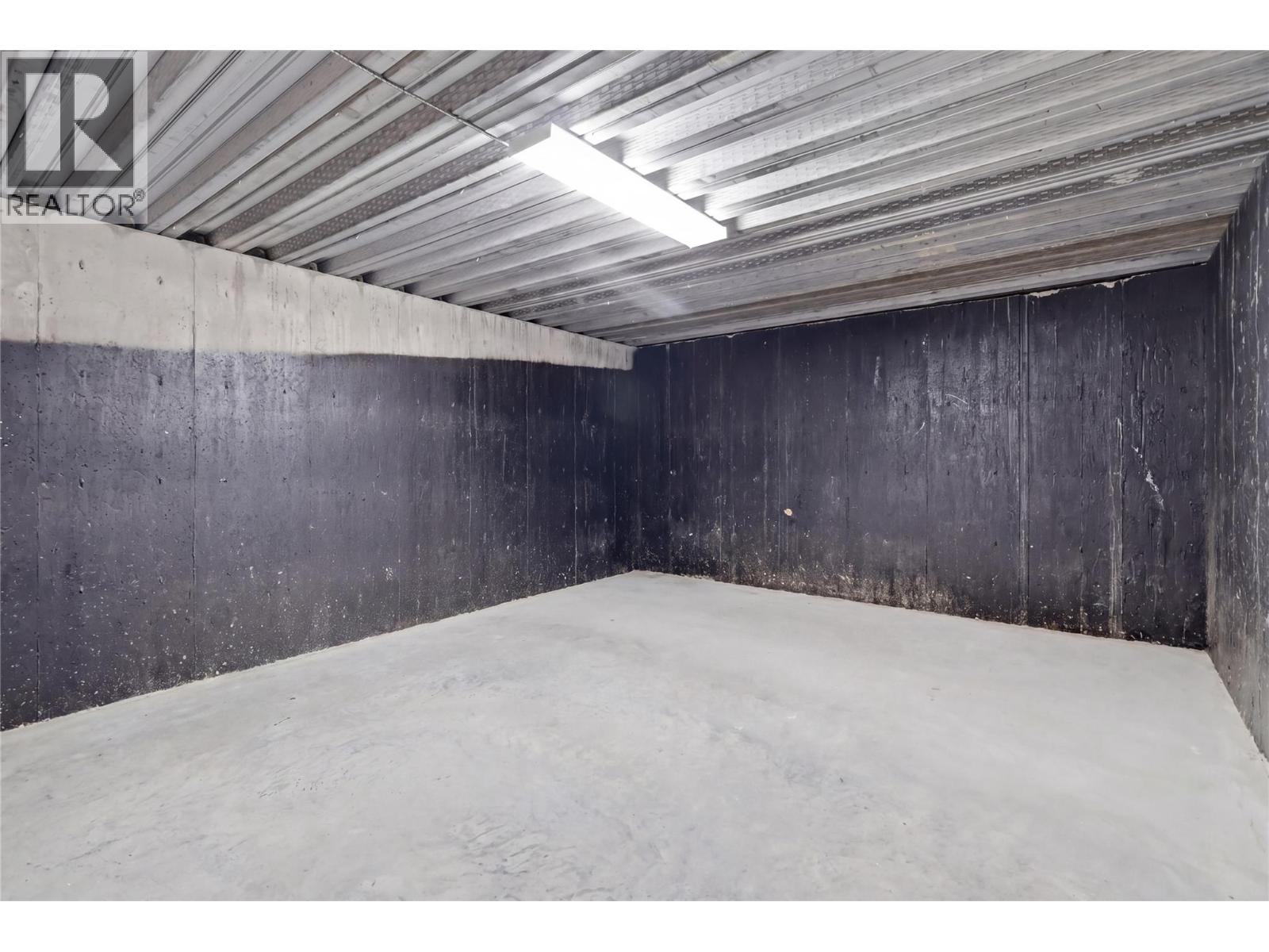 #18 1250 ABERDEEN DRIVE - 41