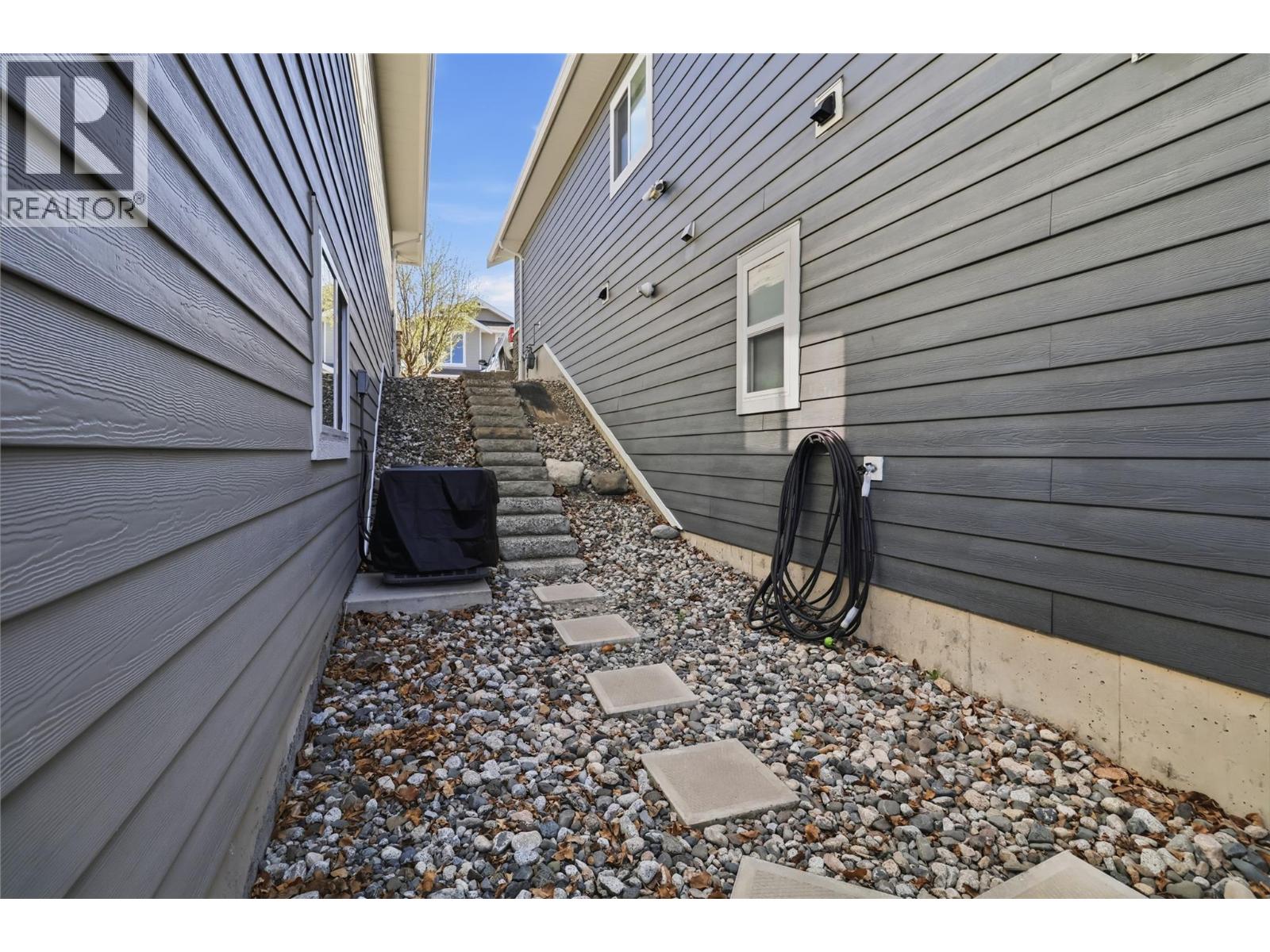 #18 1250 ABERDEEN DRIVE - 49