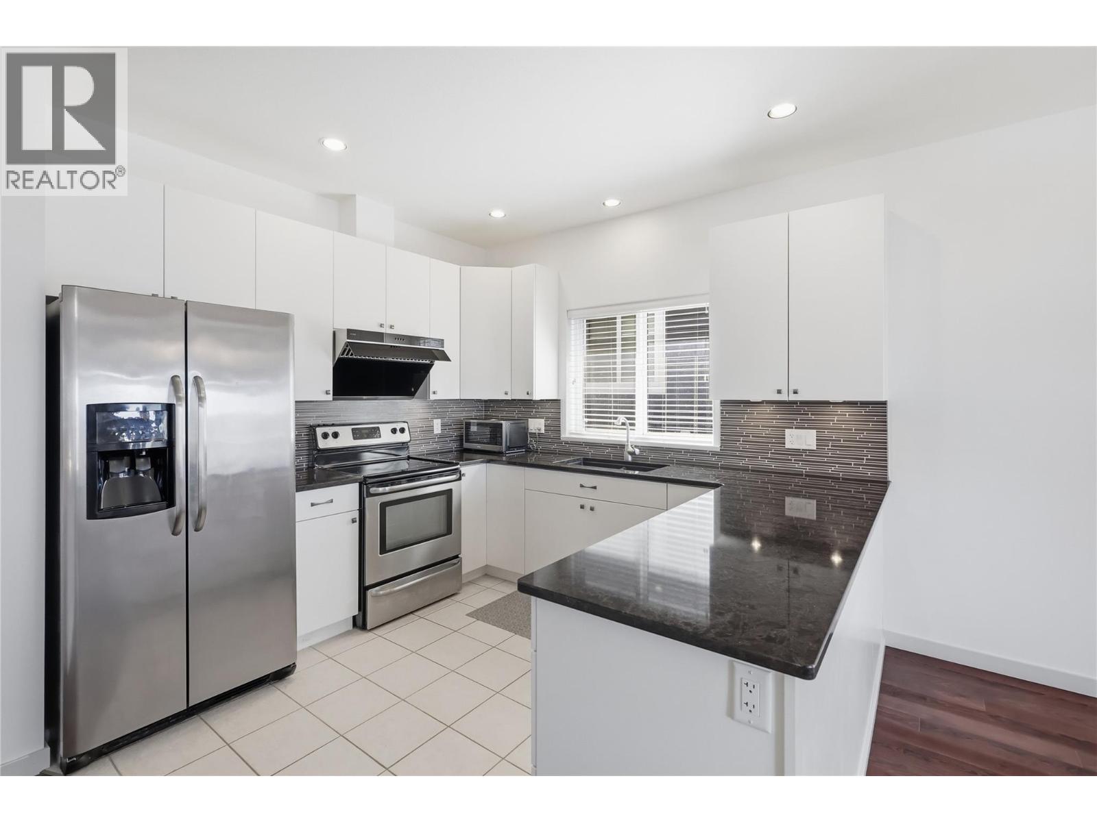 #18 1250 ABERDEEN DRIVE - 5