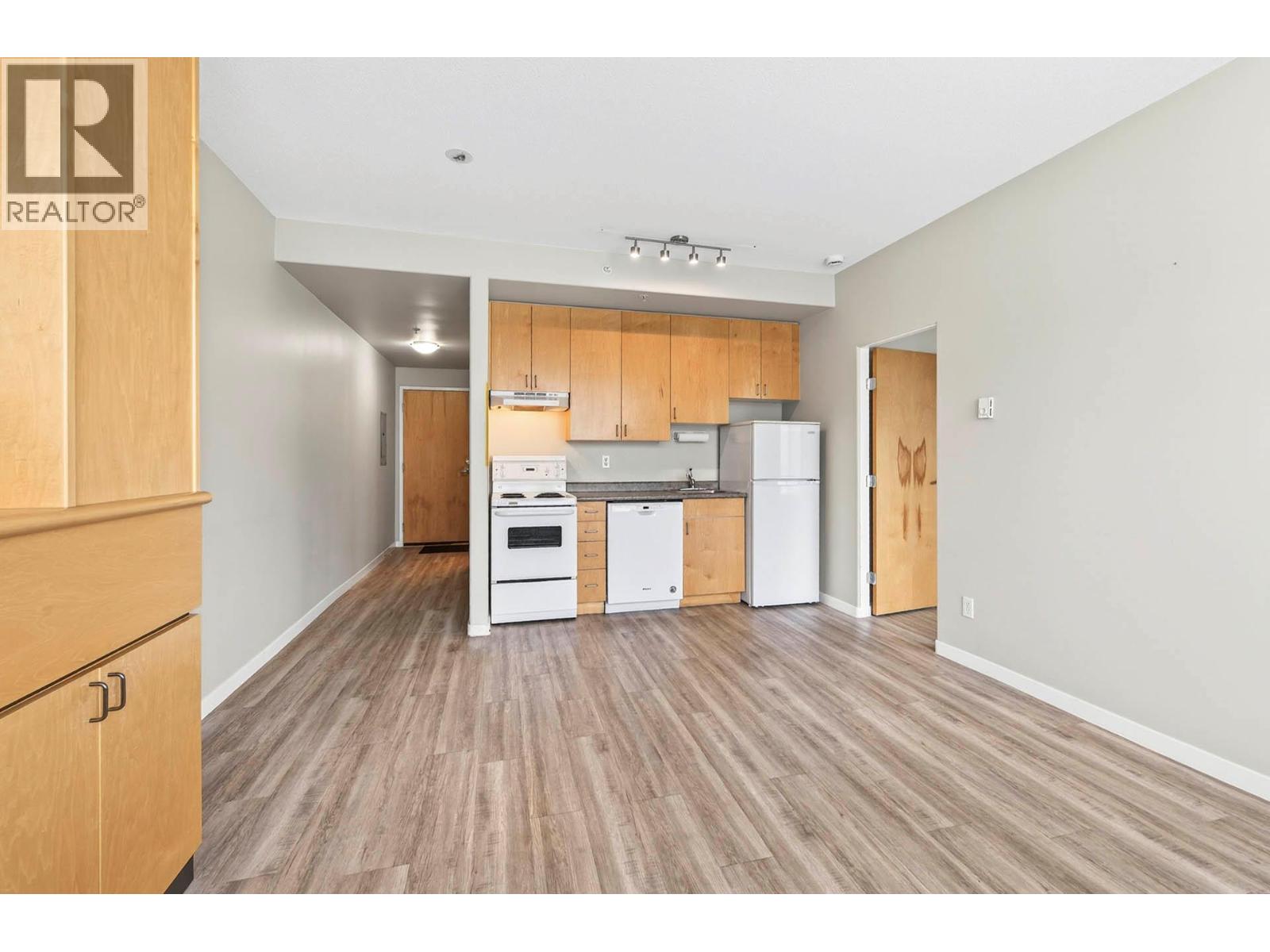 #701 619 VICTORIA STREET - 7