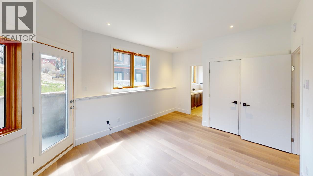 #301 7291 PROSPECTOR AVENUE - 16