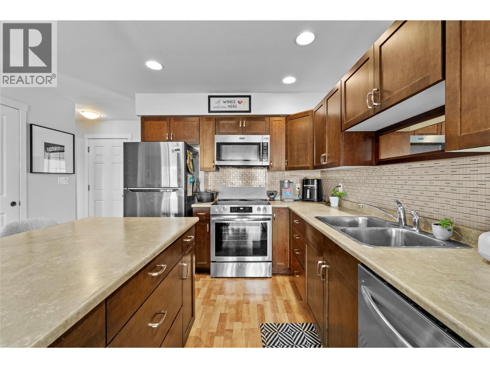 #20 1900 HUGH ALLAN DRIVE - 11