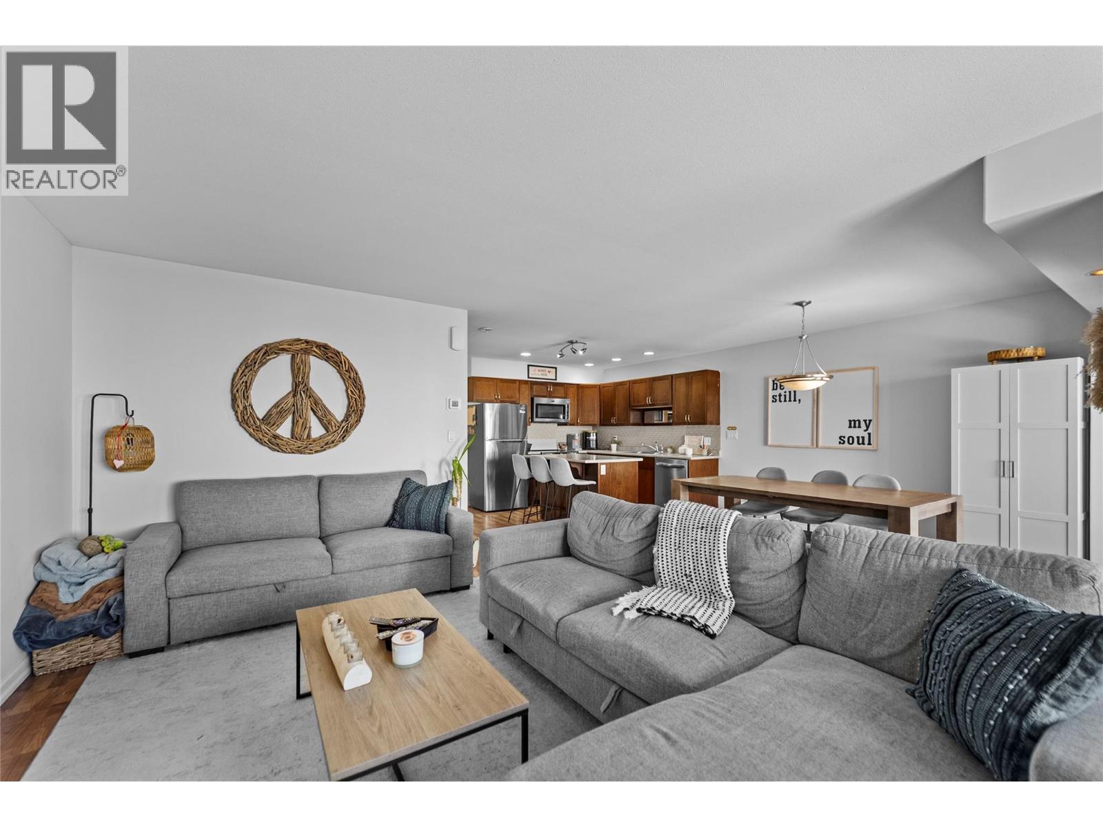 #20 1900 HUGH ALLAN DRIVE - 5