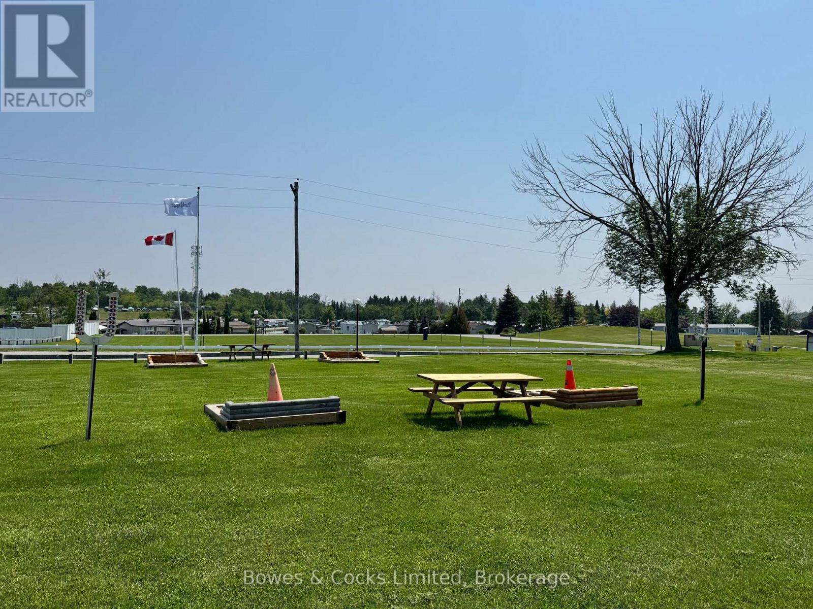 13 TRILLIUM DRIVE — photo 21