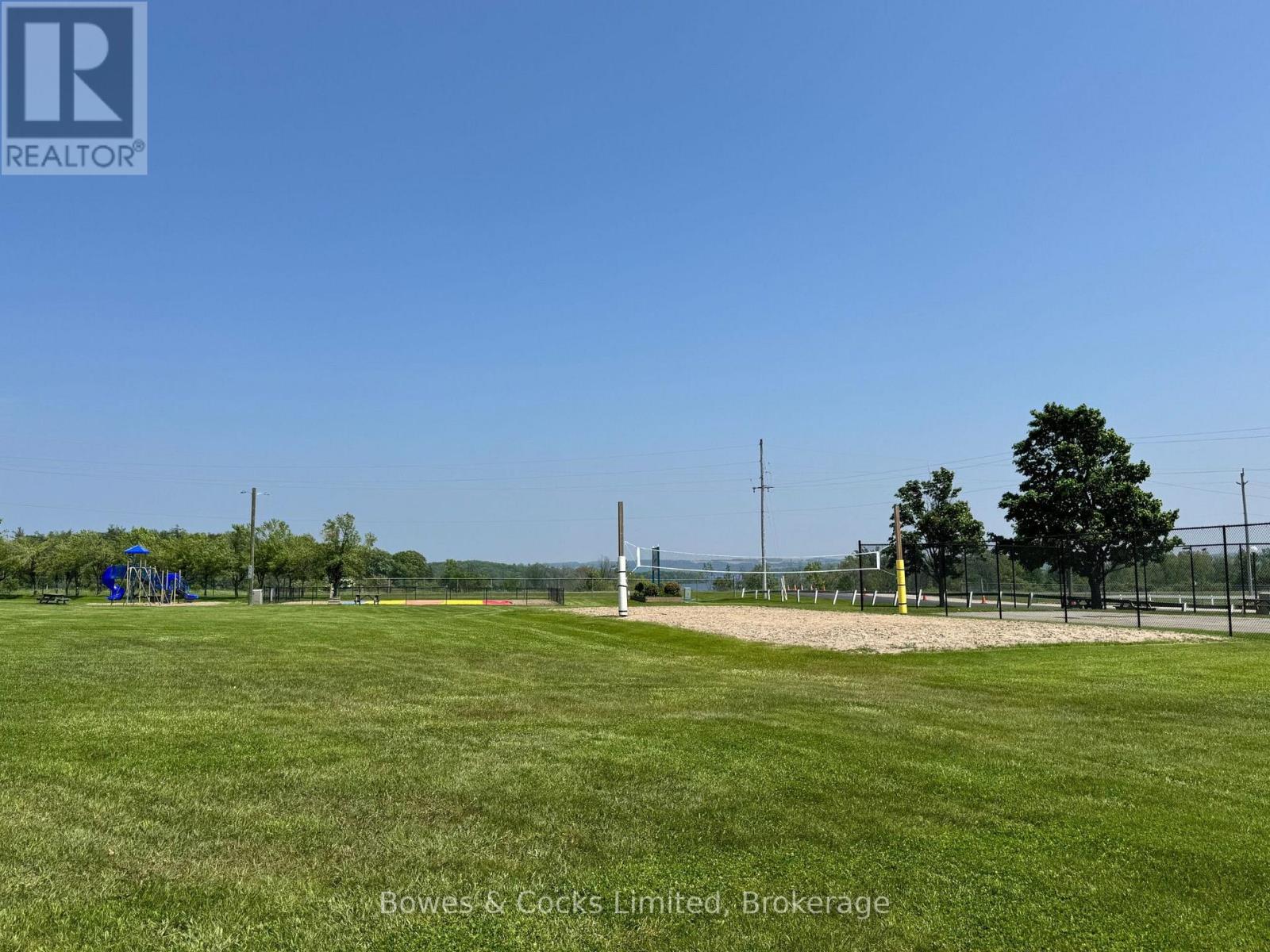 13 TRILLIUM DRIVE — photo 23