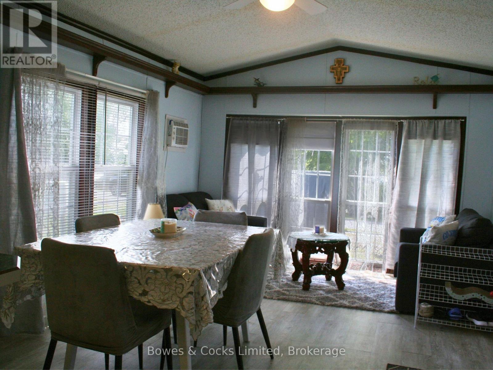 13 TRILLIUM DRIVE — photo 7