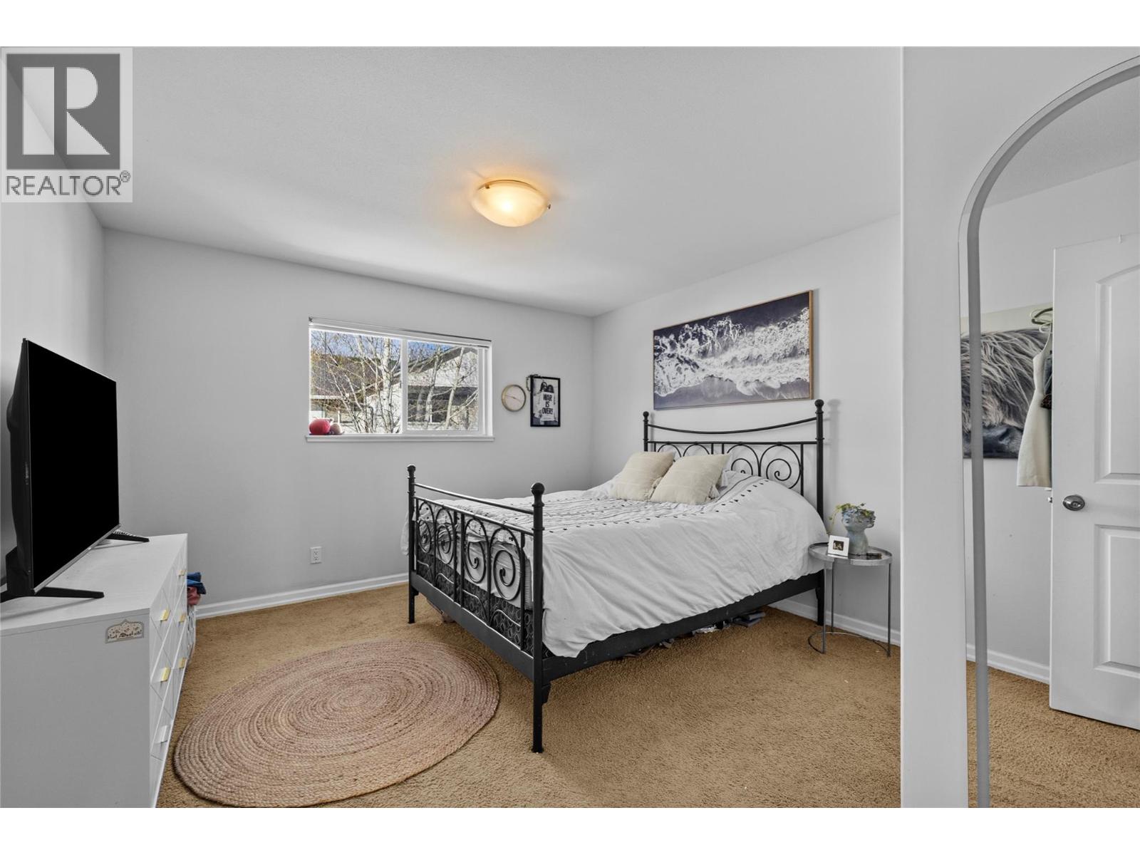 #20 1900 HUGH ALLAN DRIVE - 17