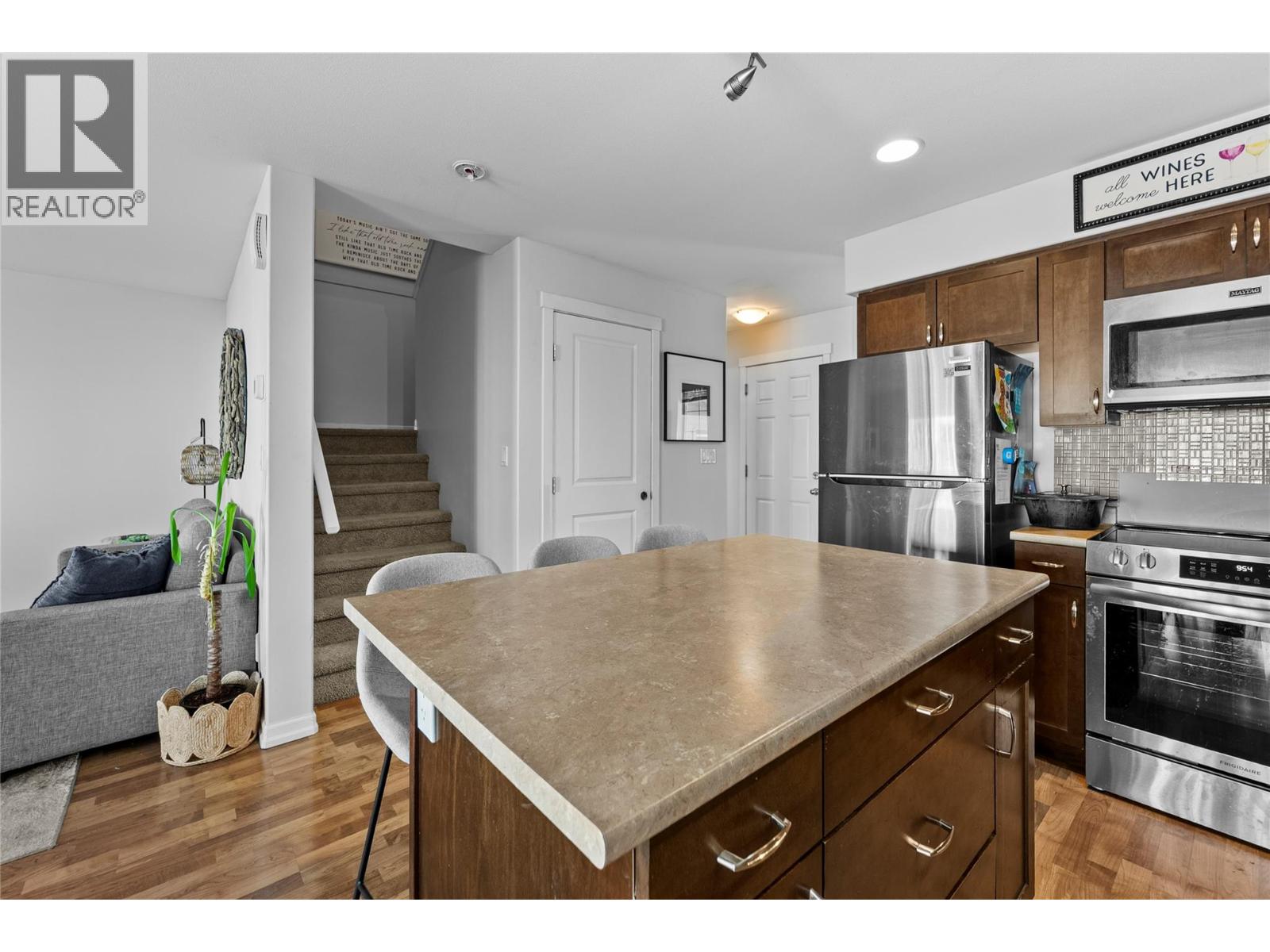 #20 1900 HUGH ALLAN DRIVE - 12