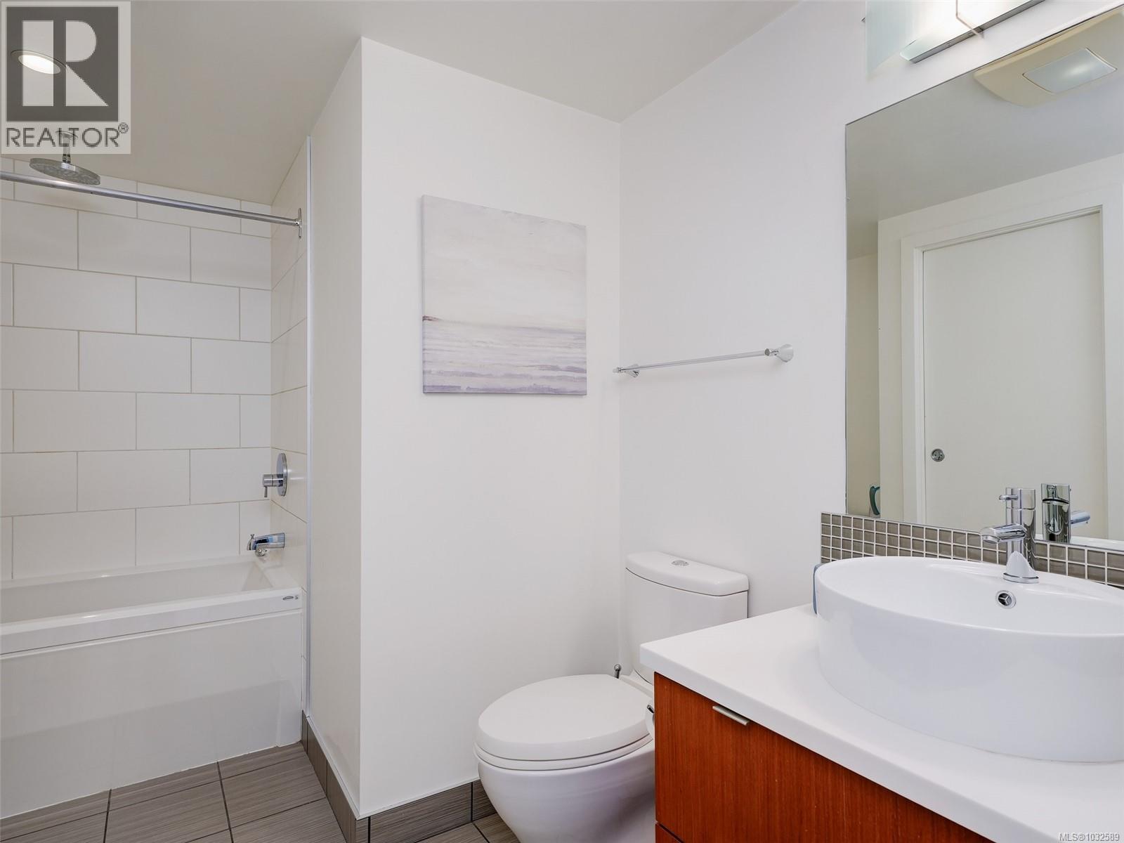 304 760 Johnson Street, Victoria