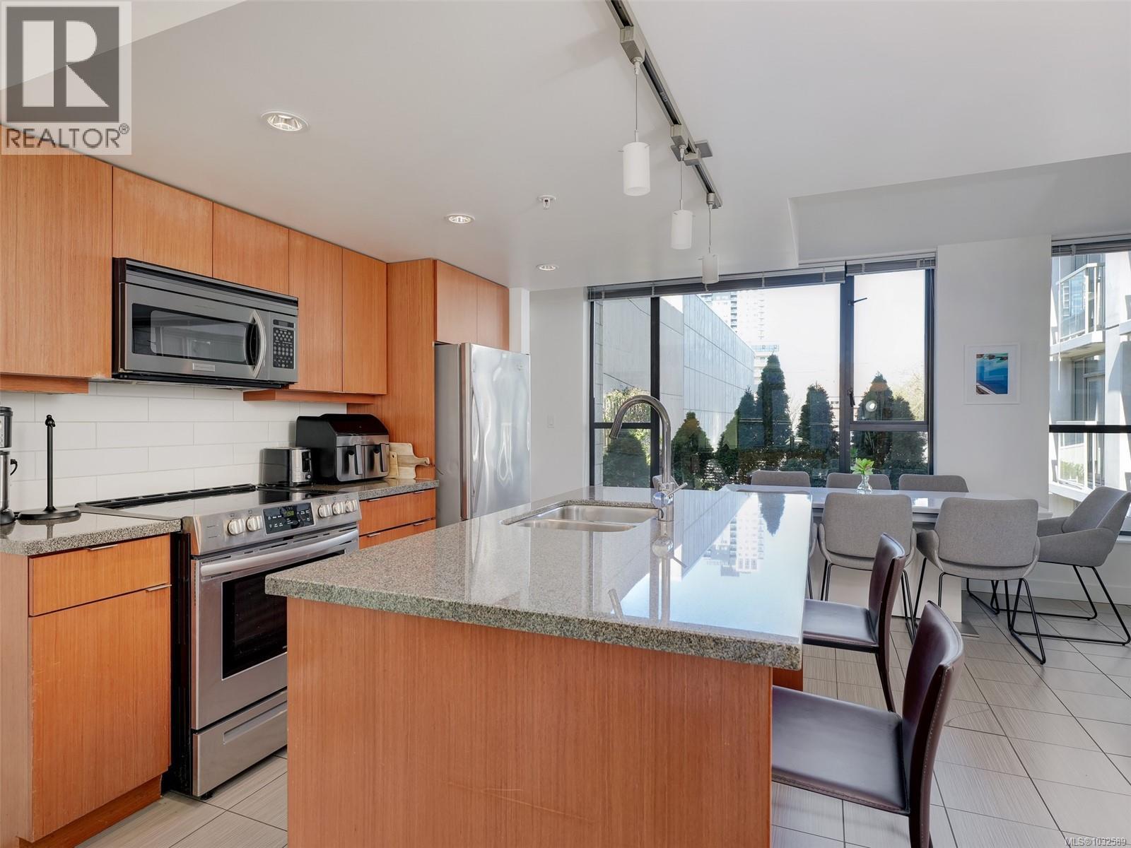 304 760 Johnson Street, Victoria