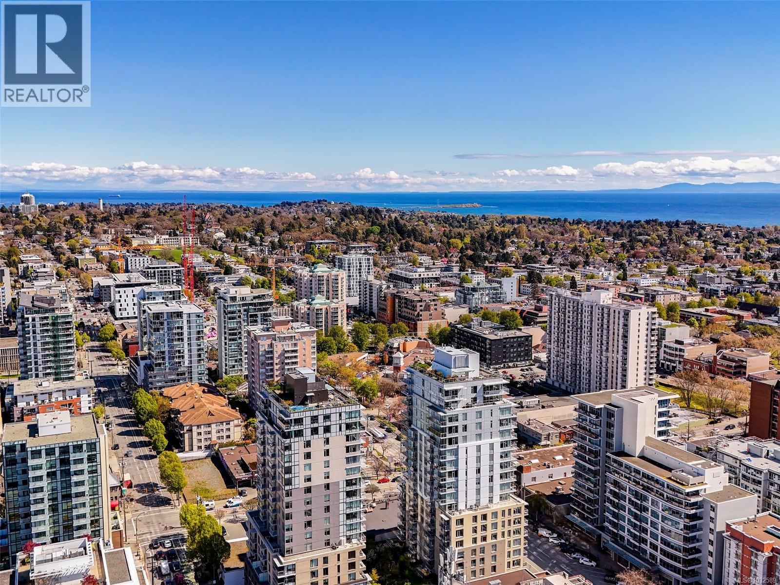 304 760 Johnson Street, Victoria