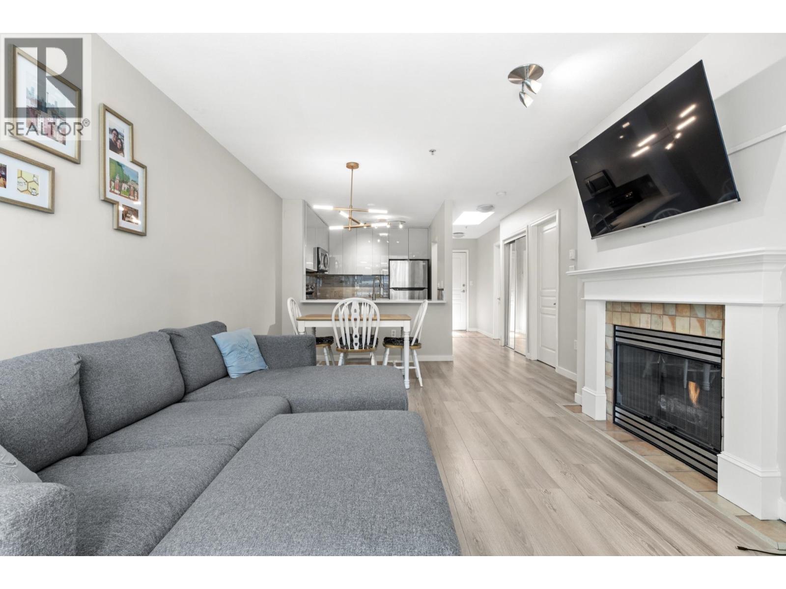 402 2929 W 4TH