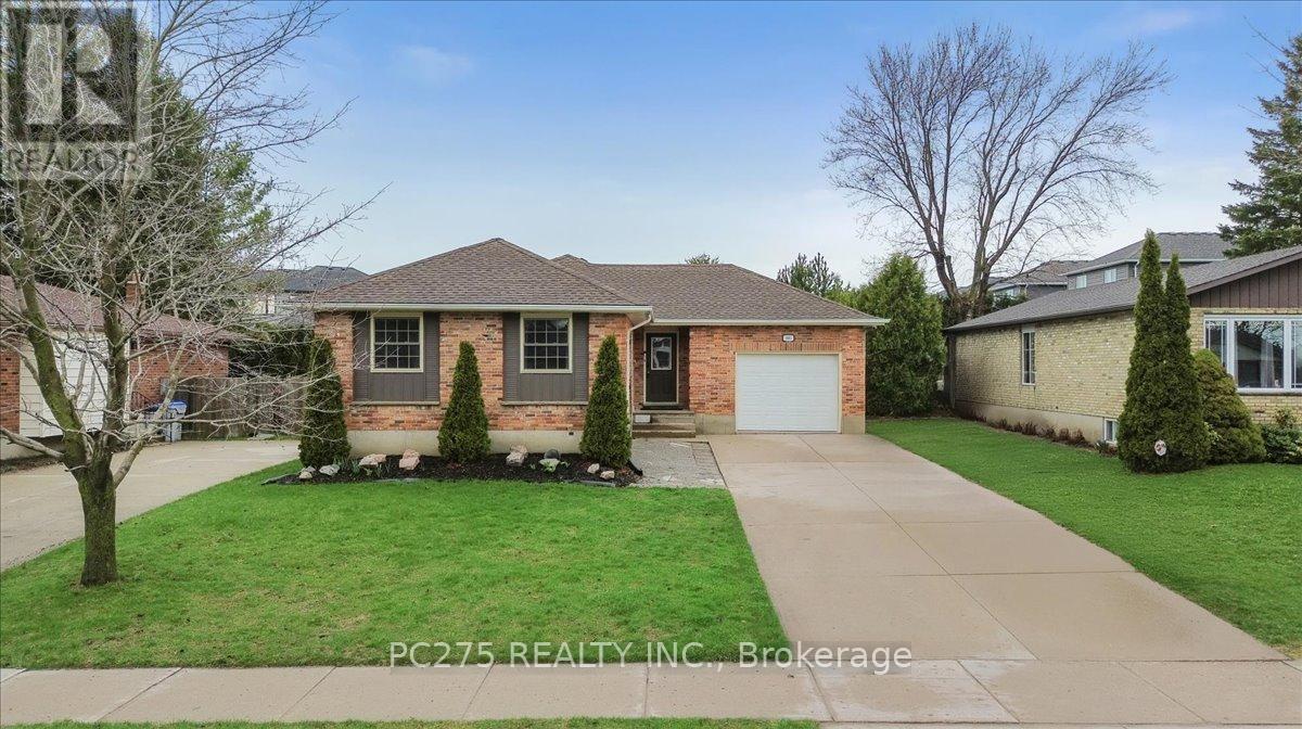 105 GIBSON CRESCENT Property Photo