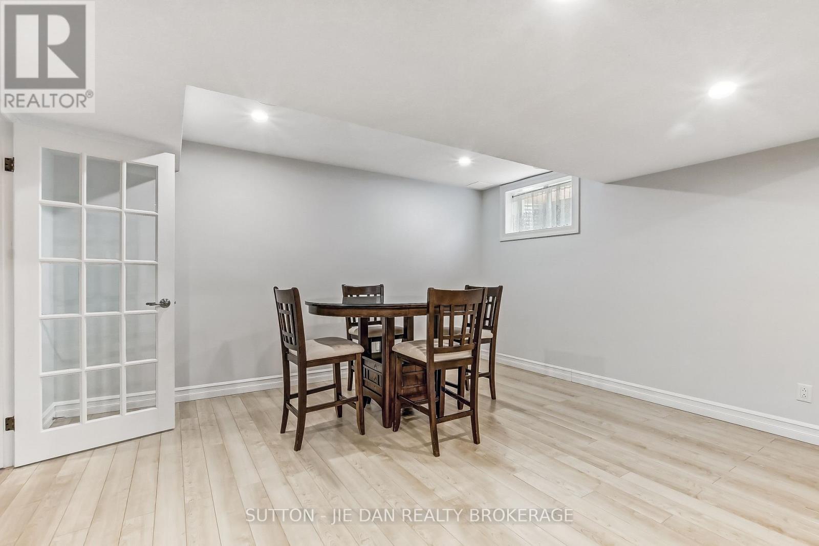 328 PLANE TREE DRIVE - 27