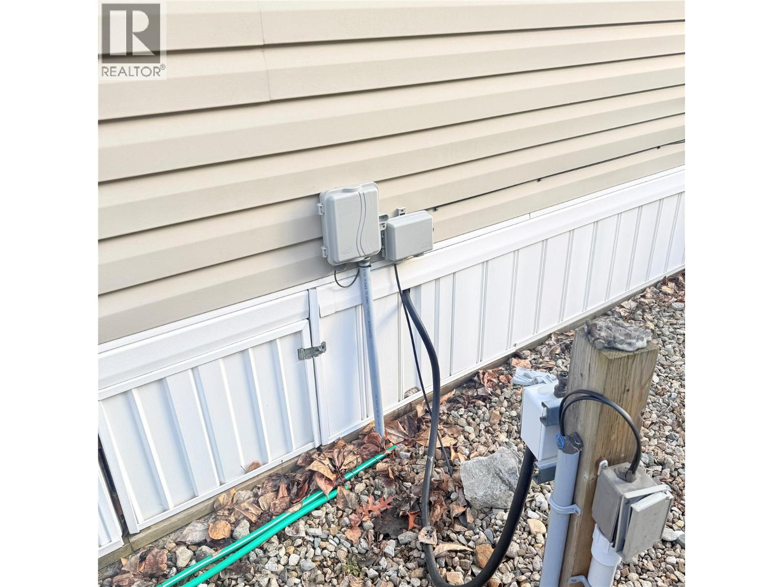 #3 2633 SQUILAX-ANGLEMONT ROAD - 17