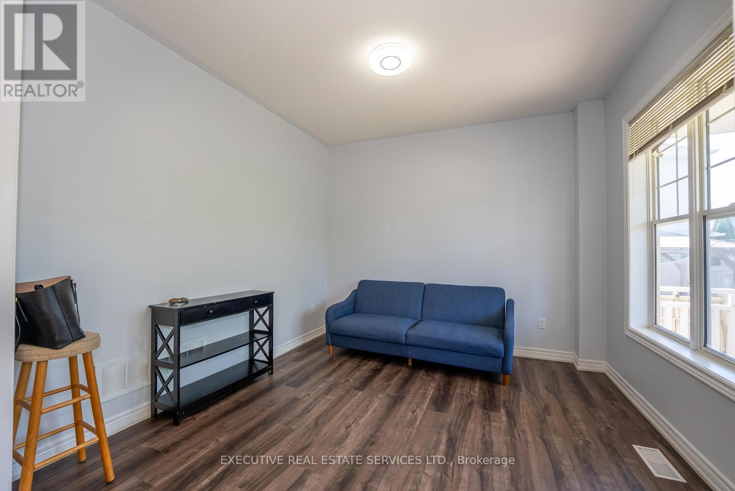 39 HURST STREET - 13