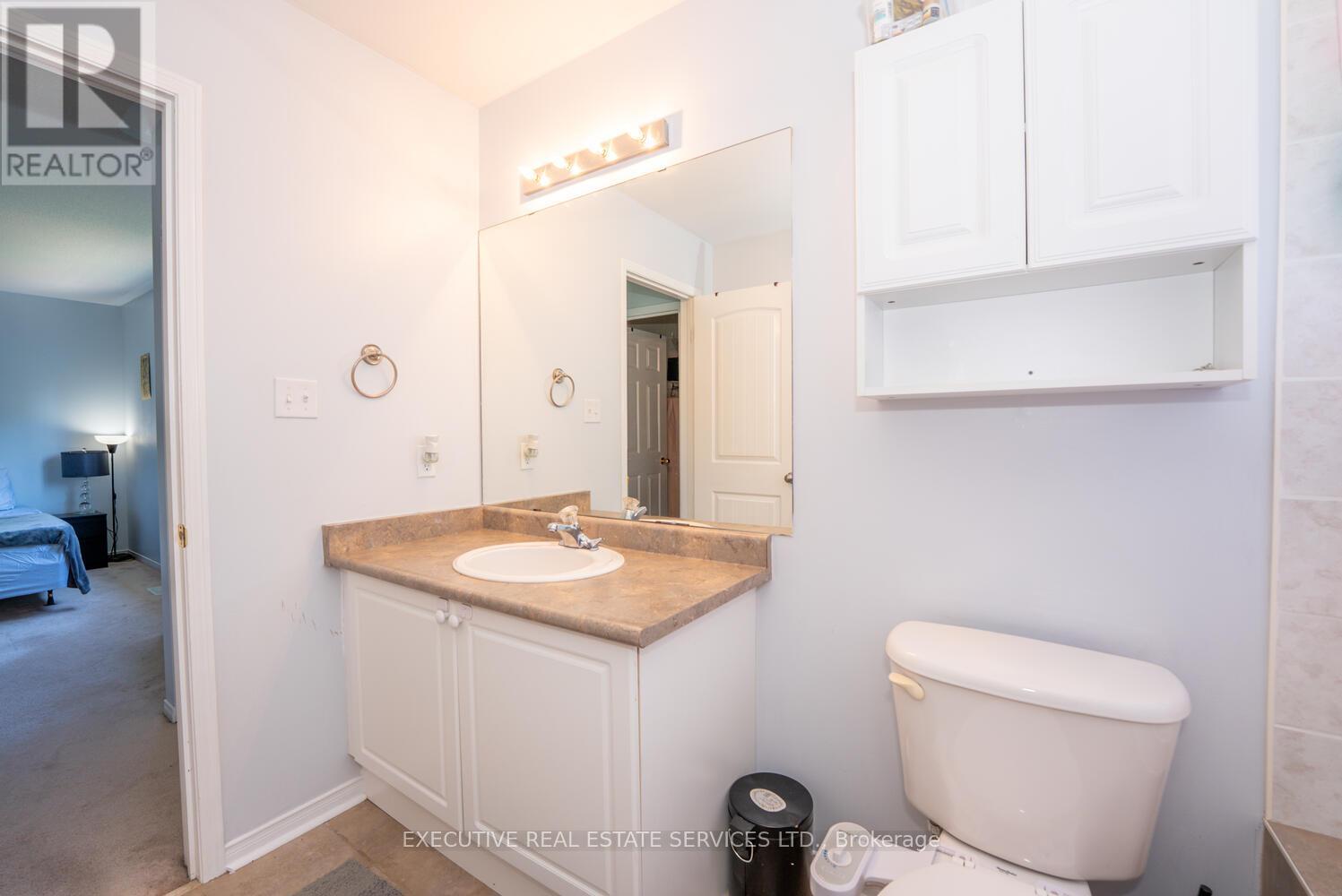 39 HURST STREET - 32