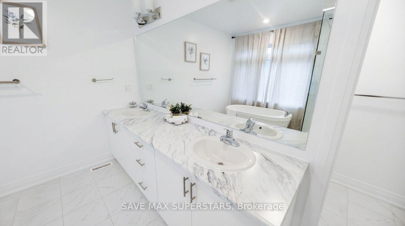 20 PADDINGTON GROVE - 46