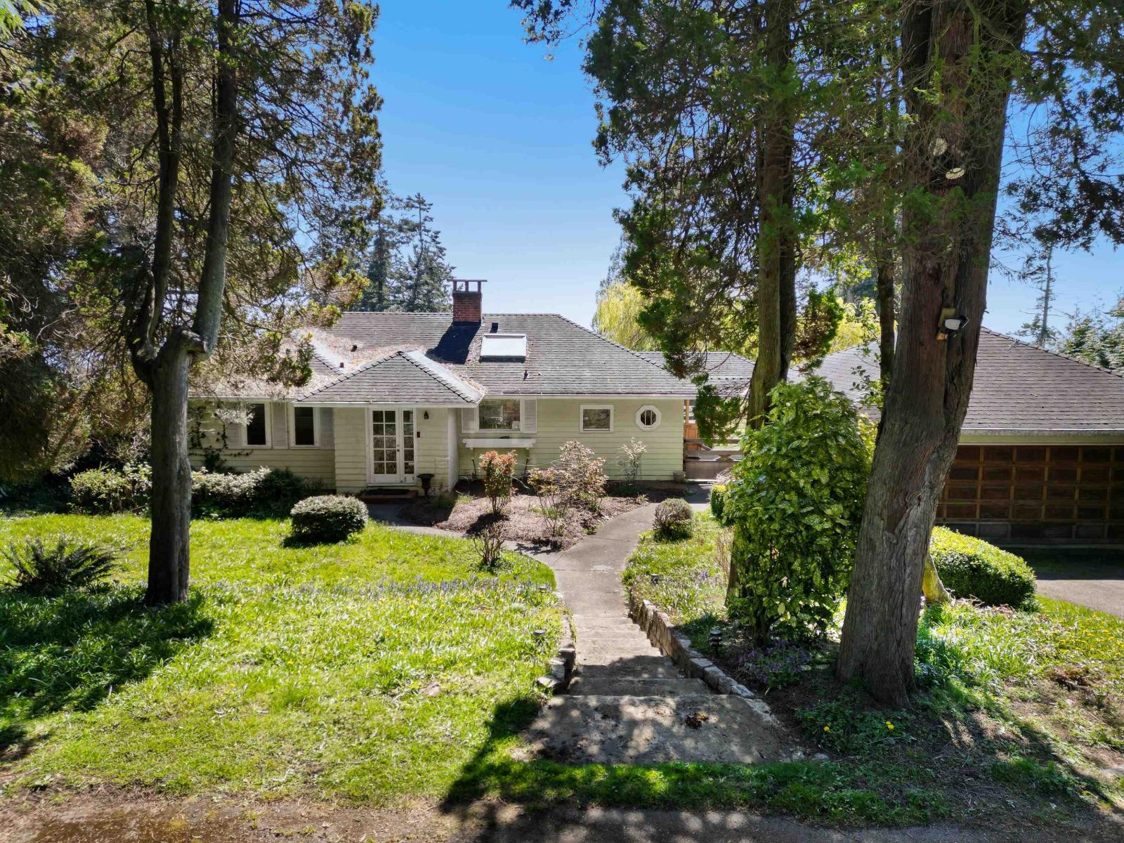 13706 MARINE DRIVE, White Rock