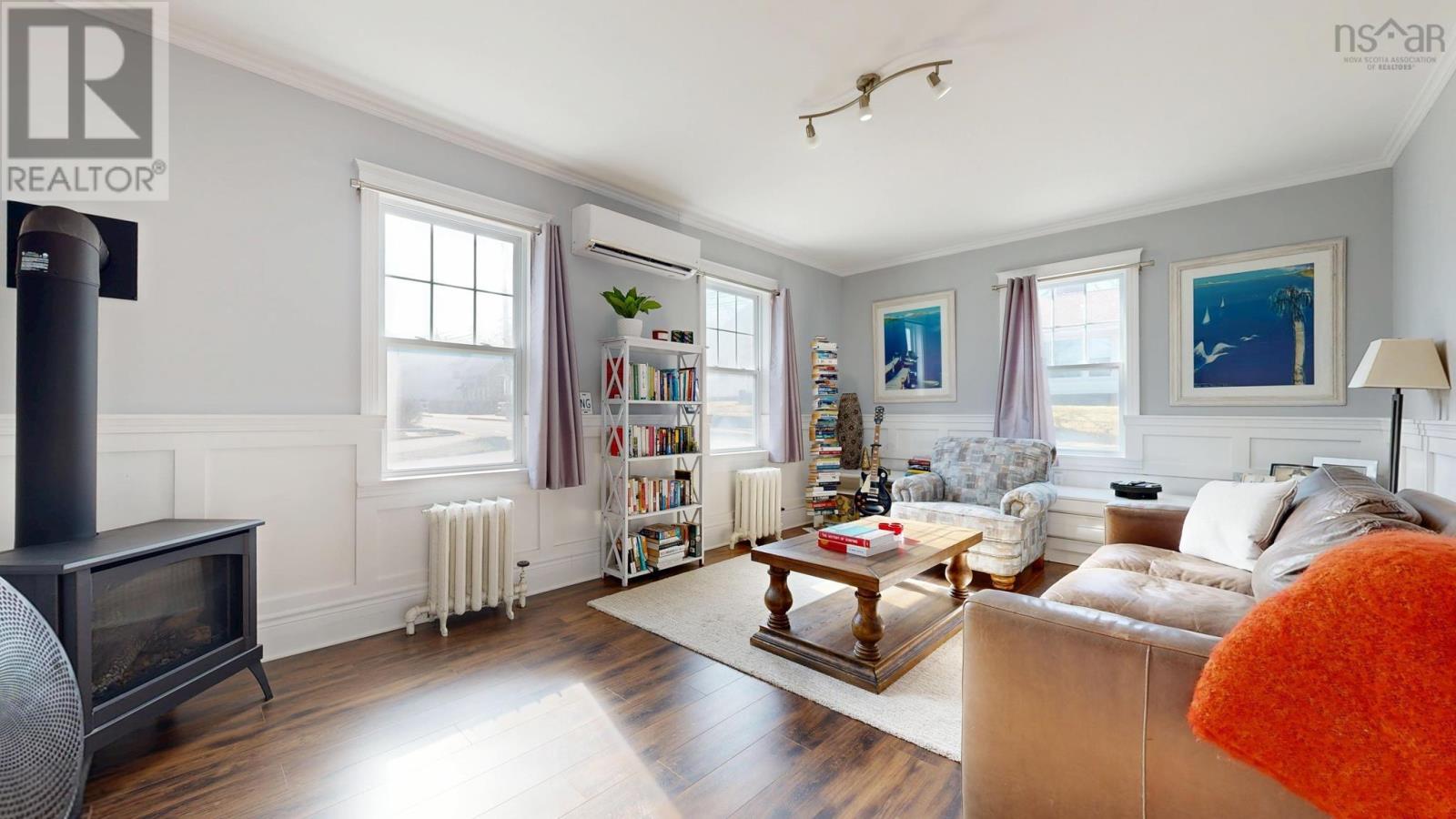 Property 31 of 49 of 484 Main Street