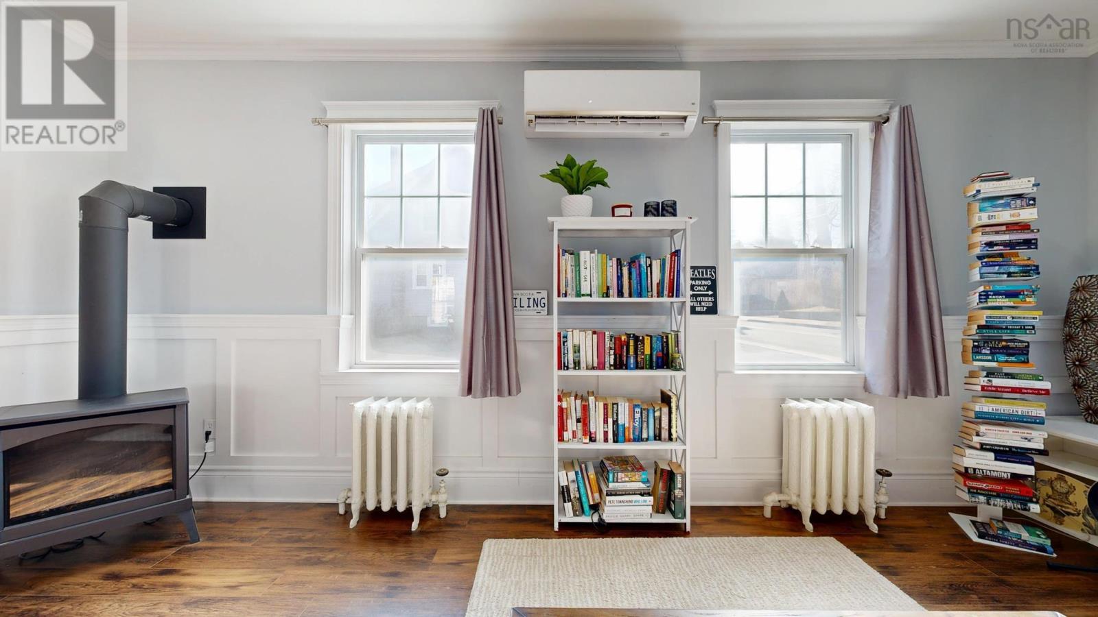 Property 32 of 49 of 484 Main Street