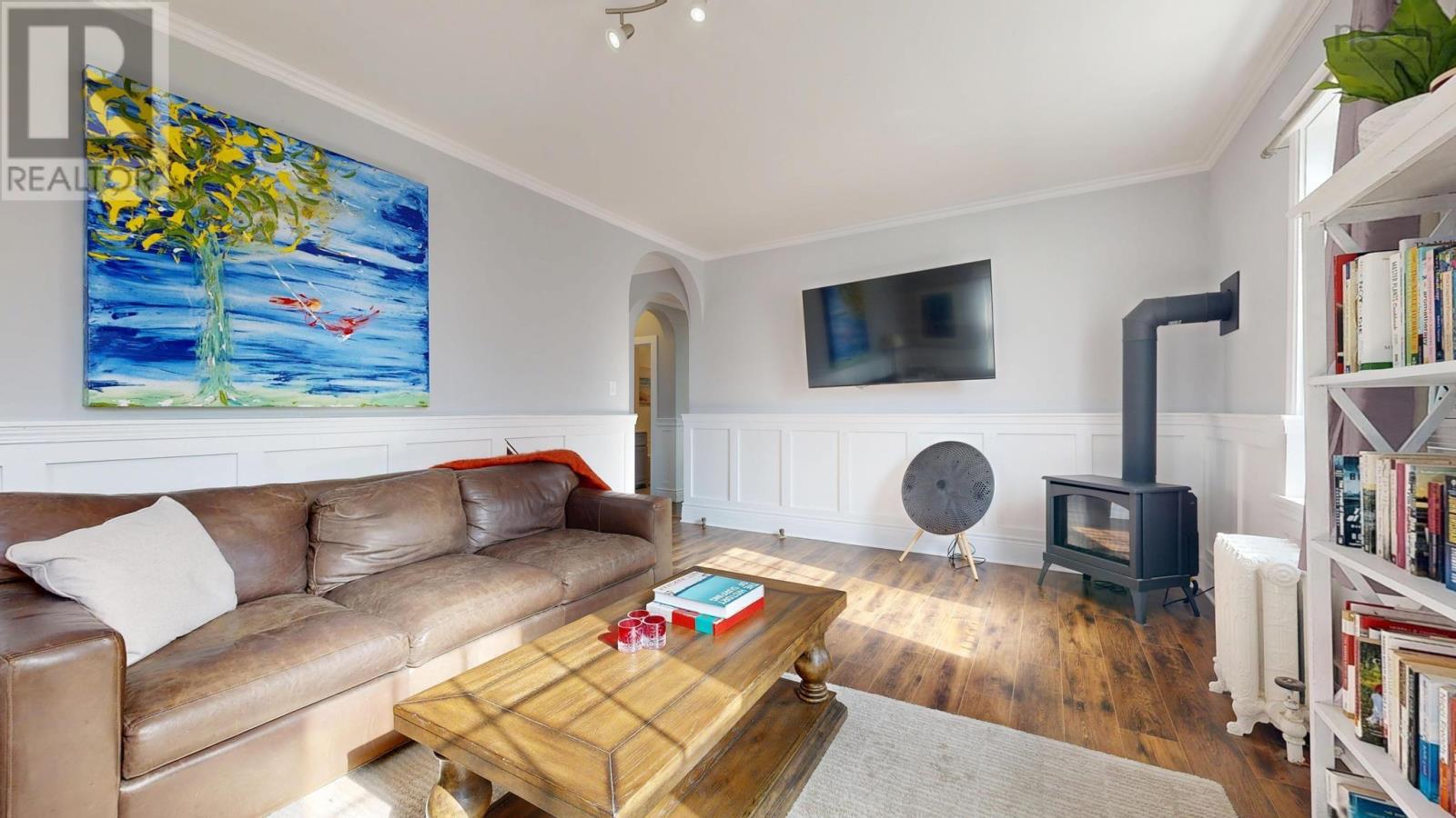 Property 34 of 49 of 484 Main Street