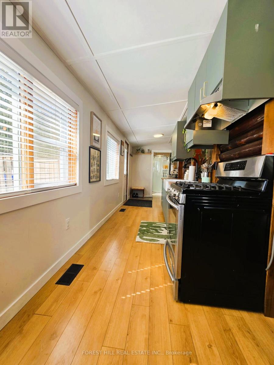 2224 LAKESHORE ROAD E - 5
