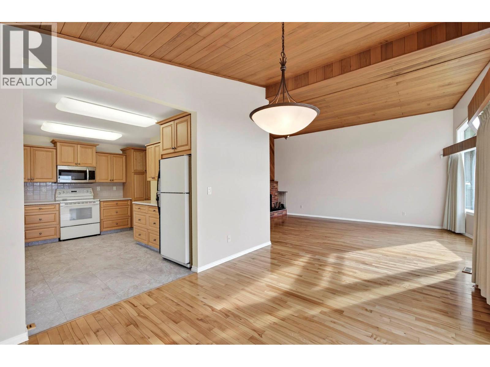 39 WHITESHIELD CRESCENT S - 11