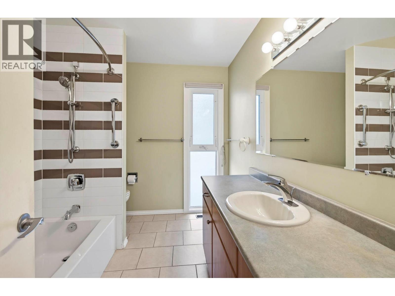 39 WHITESHIELD CRESCENT S - 25