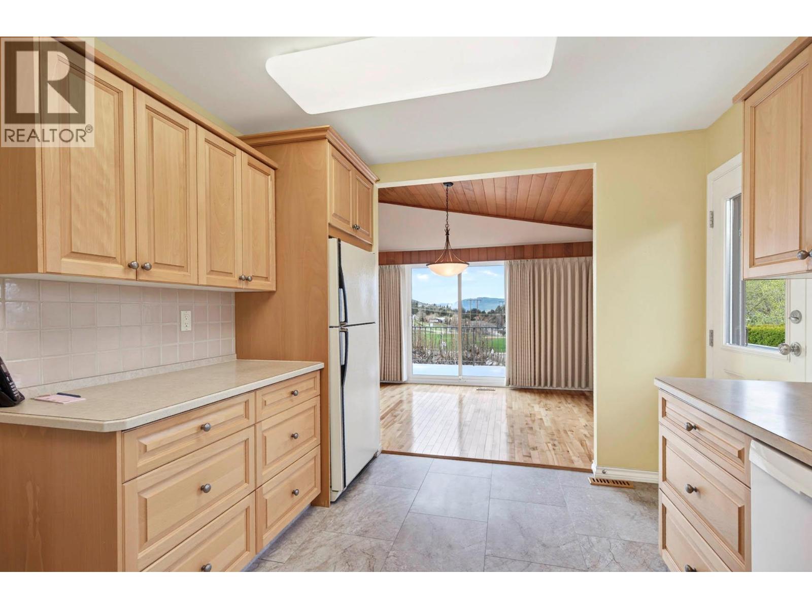 39 WHITESHIELD CRESCENT S - 16