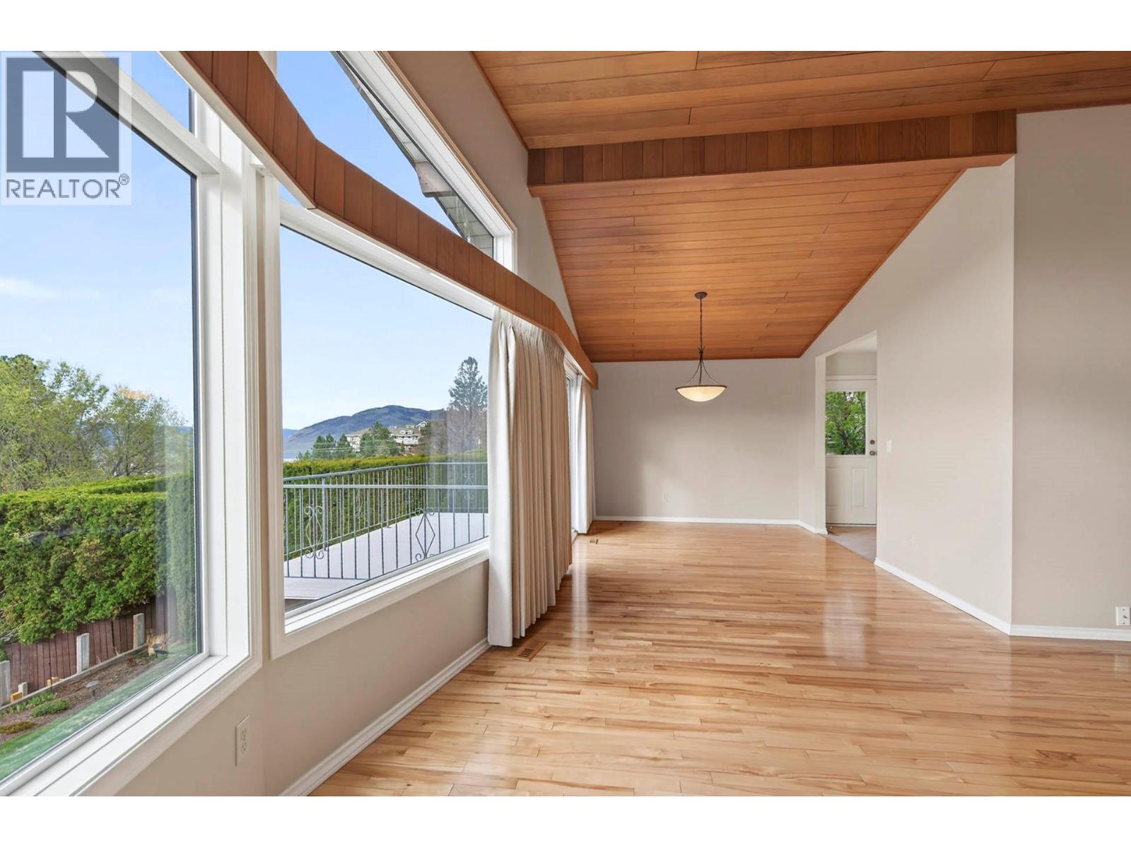 39 WHITESHIELD CRESCENT S - 8