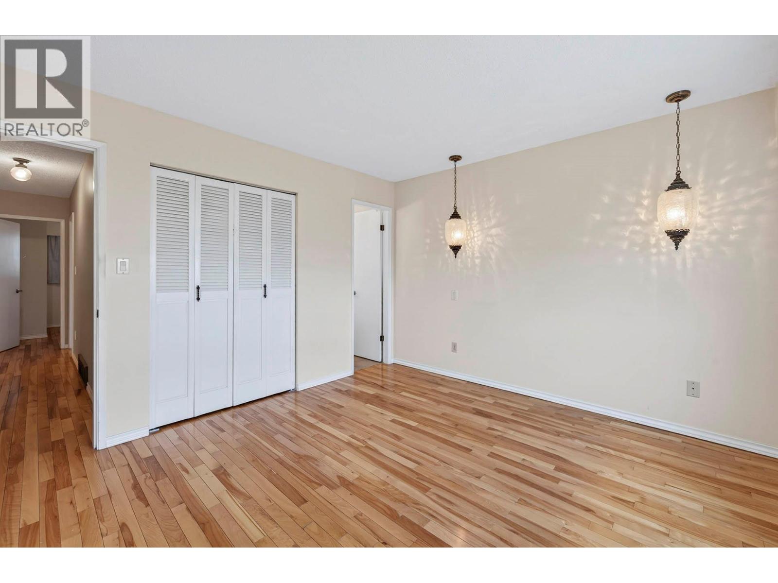 39 WHITESHIELD CRESCENT S - 18