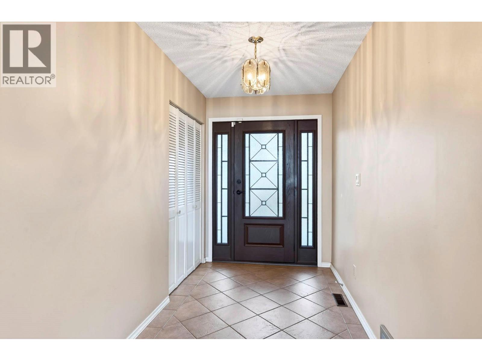 39 WHITESHIELD CRESCENT S - Image 2