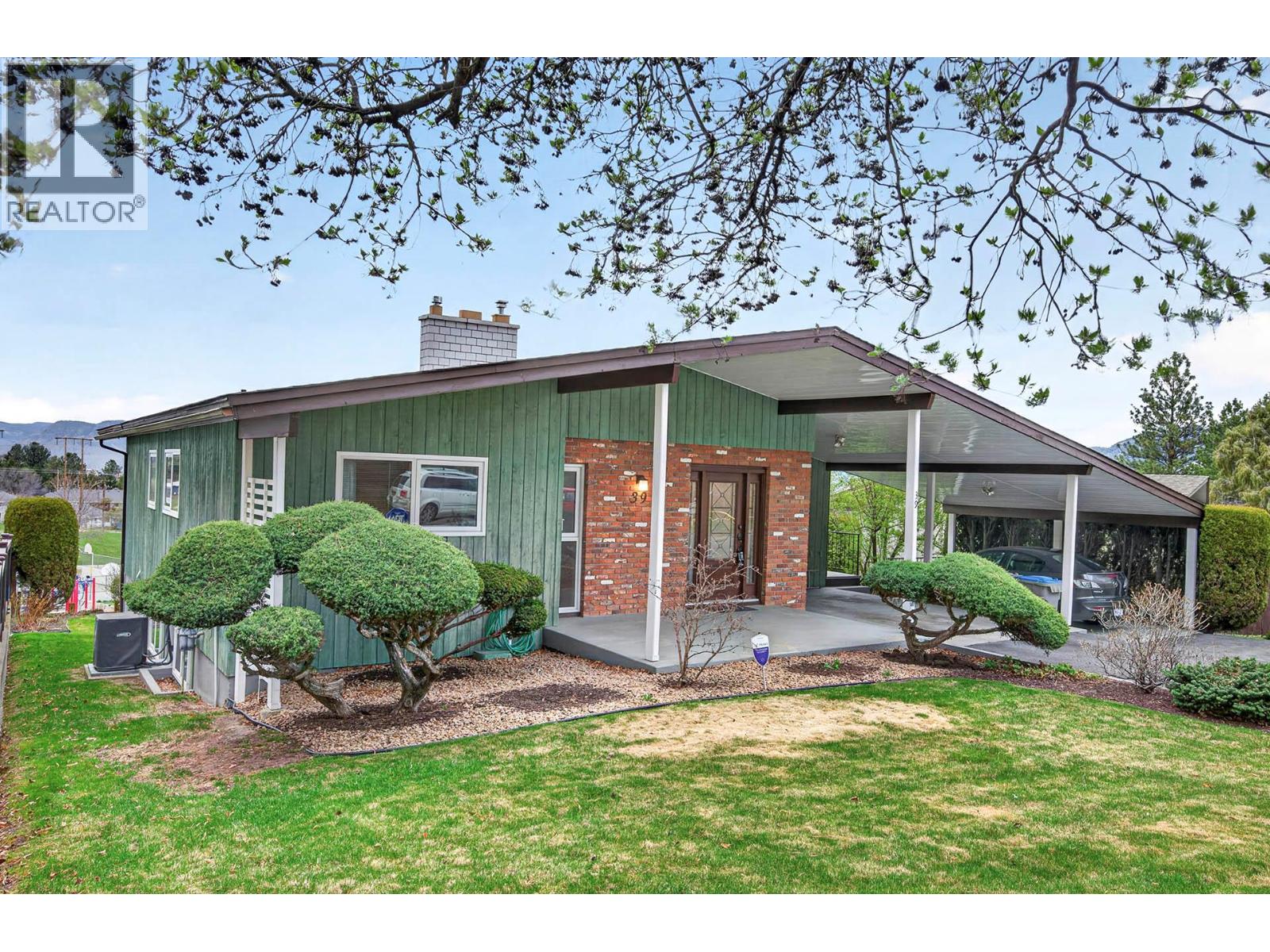 39 WHITESHIELD CRESCENT S - 39