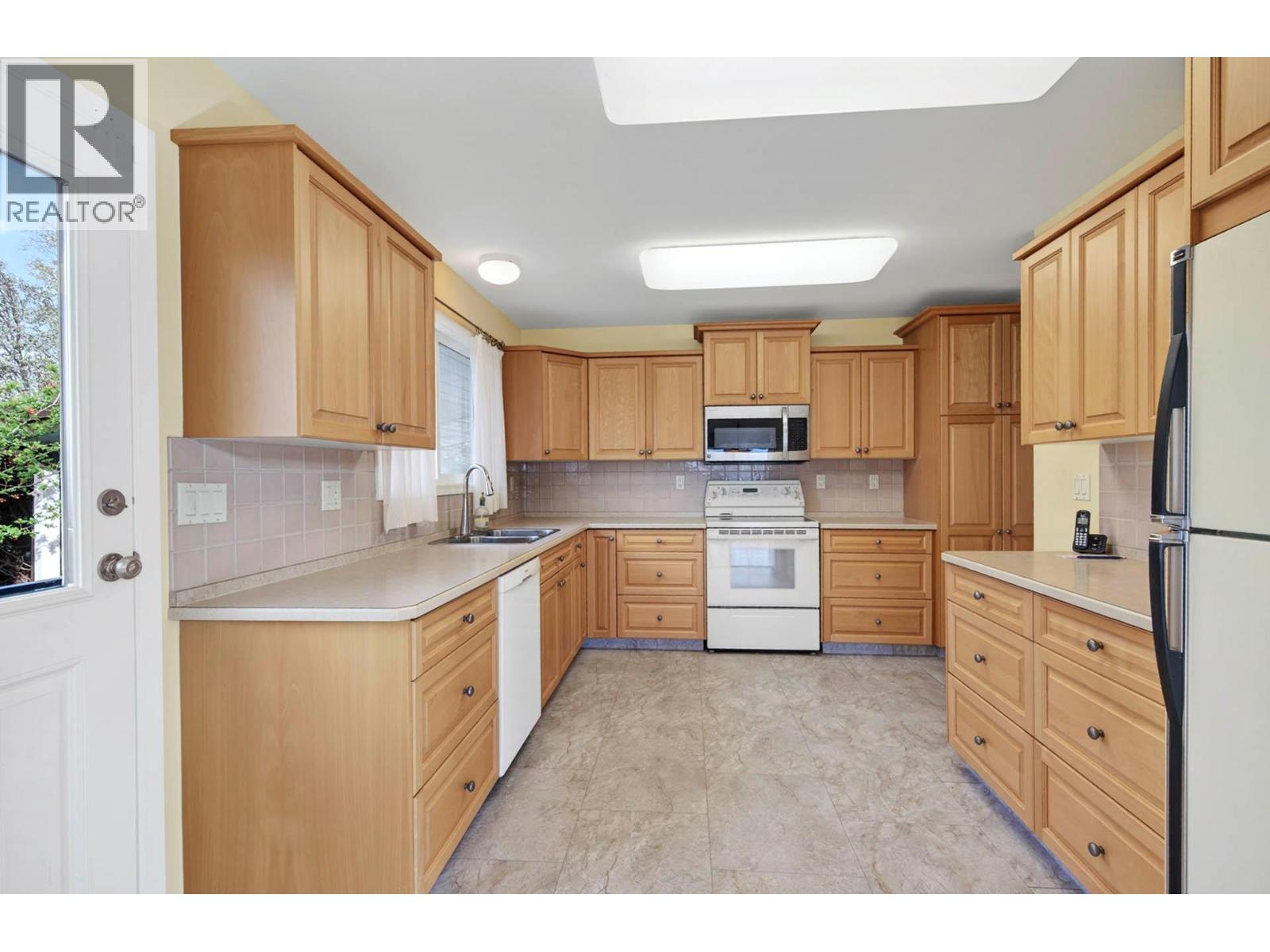 39 WHITESHIELD CRESCENT S - 12