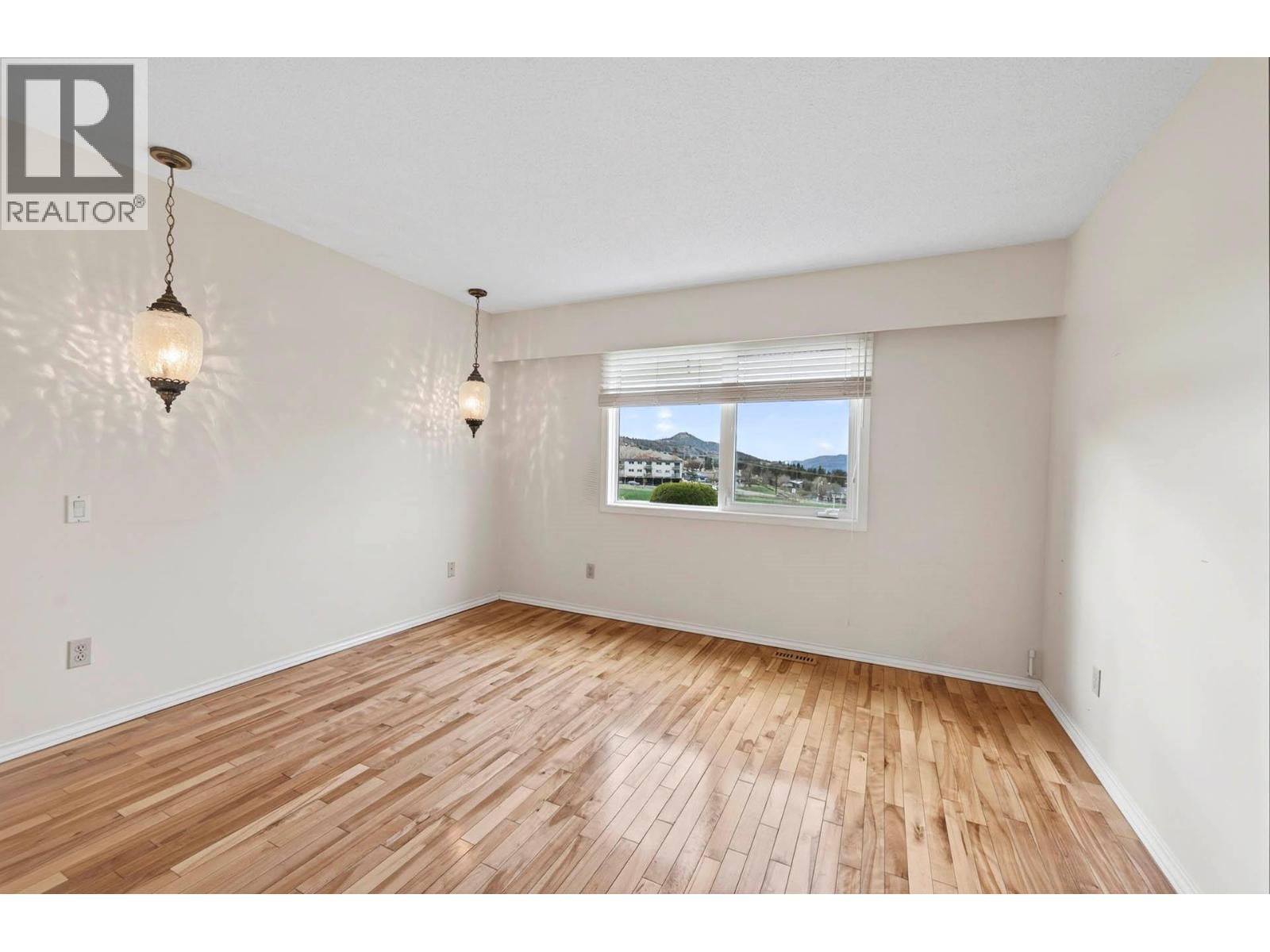 39 WHITESHIELD CRESCENT S - 17