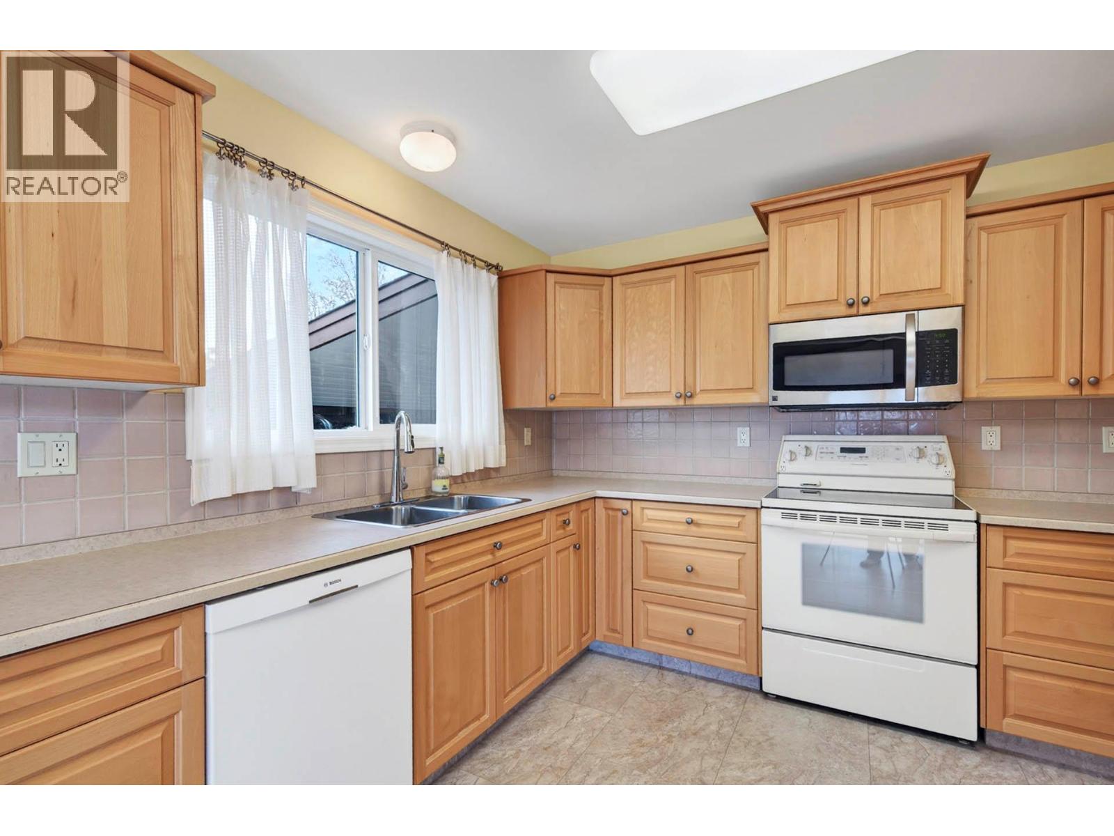 39 WHITESHIELD CRESCENT S - 13