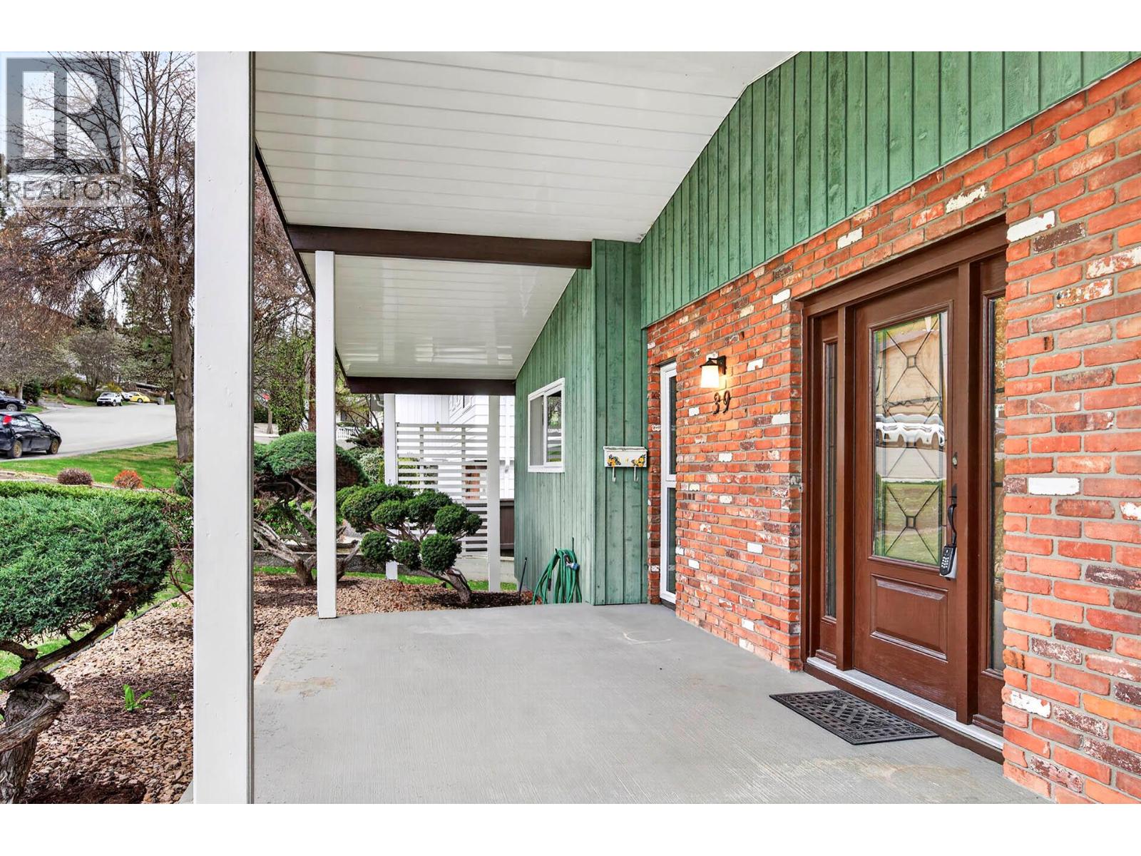 39 WHITESHIELD CRESCENT S - 42