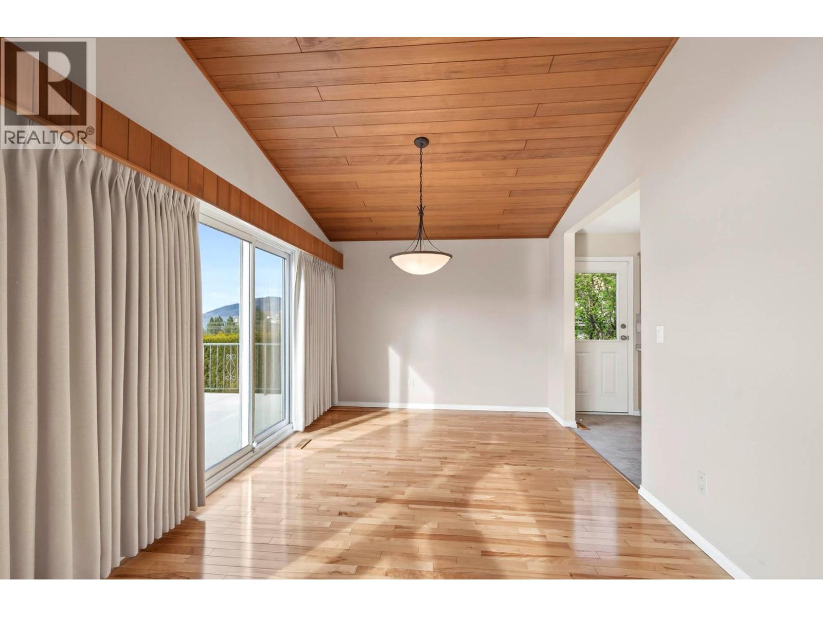 39 WHITESHIELD CRESCENT S - 9