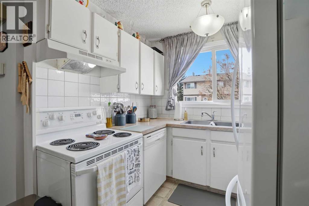 Single Family House for Sale in   Bracewood Drive SW Braeside Calgary 