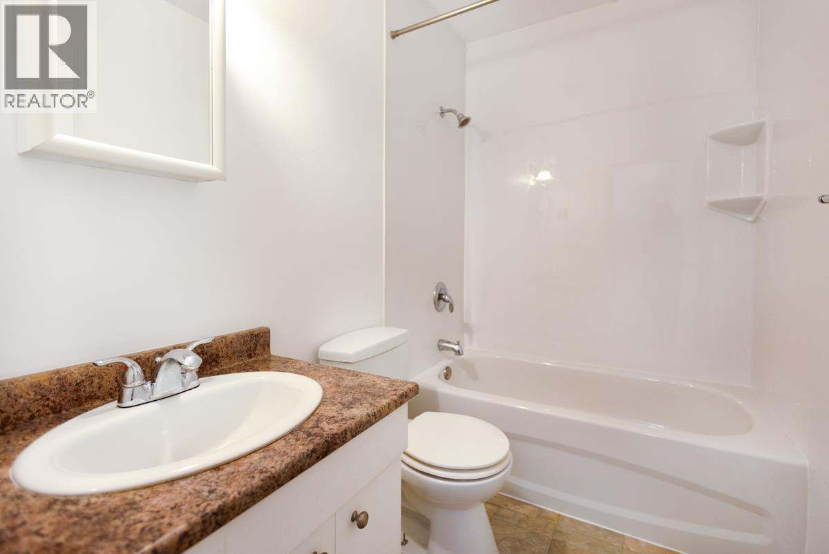 1621-1699 INGLEDEW STREET - 17