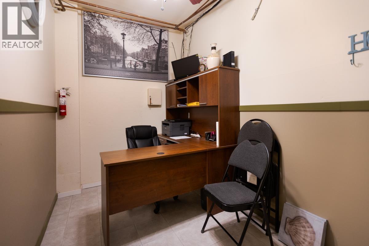 1621-1699 INGLEDEW STREET - 19