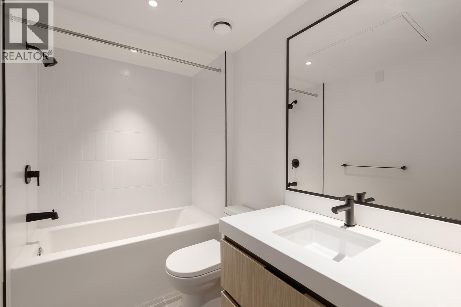 110 2235 E BROADWAY, Vancouver