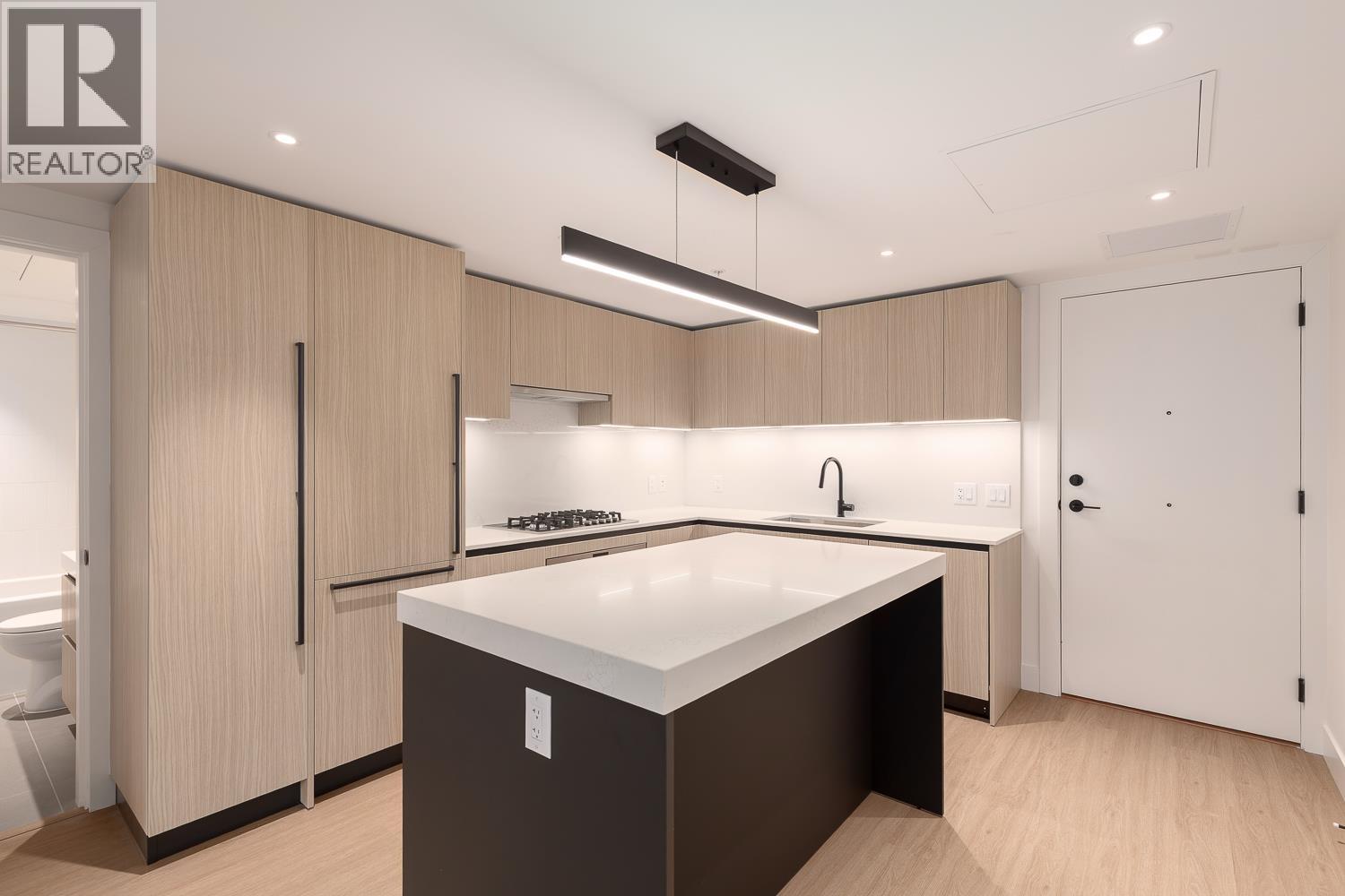 110 2235 E BROADWAY, Vancouver