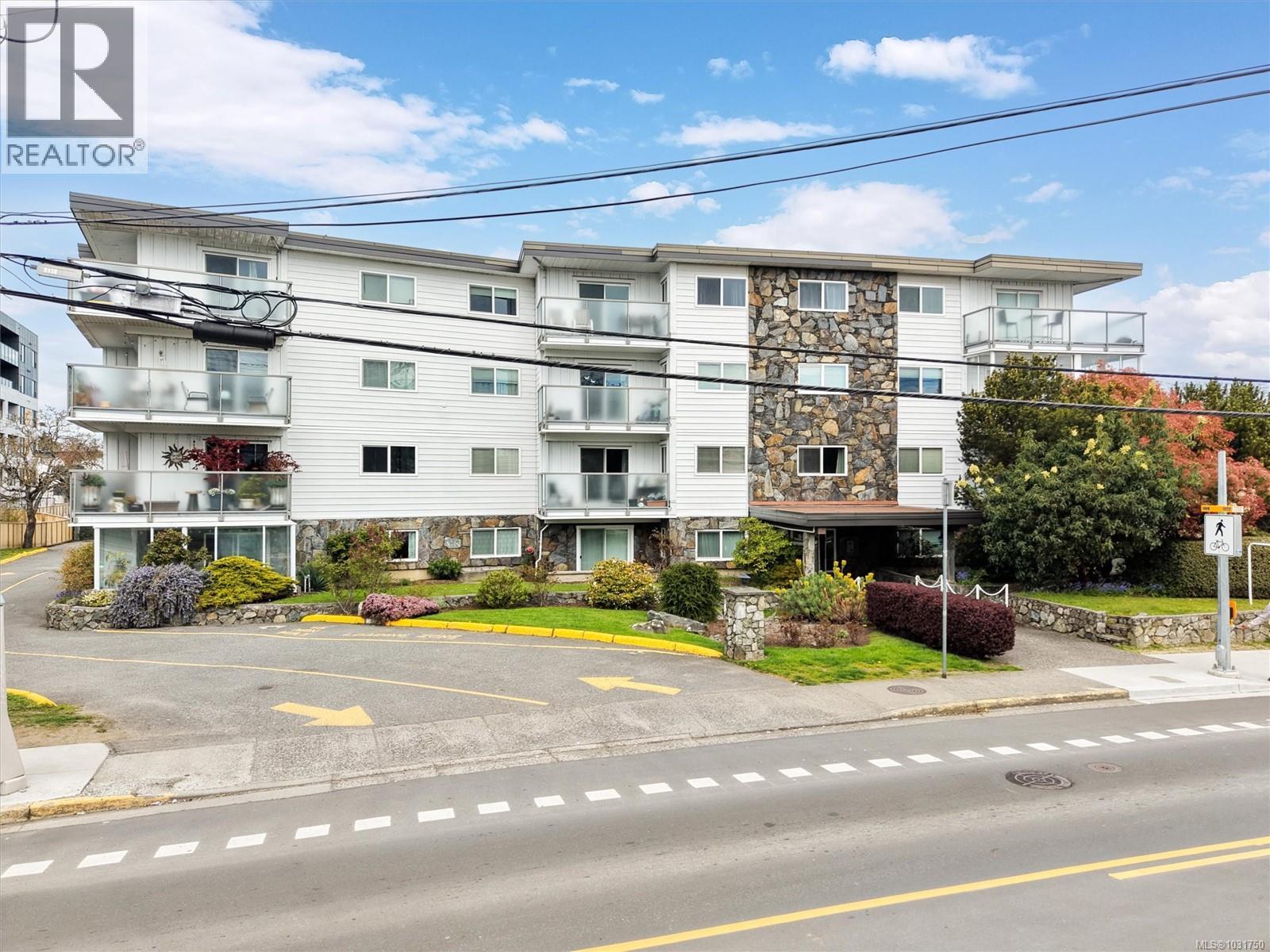 207 848 Esquimalt Road, Esquimalt
