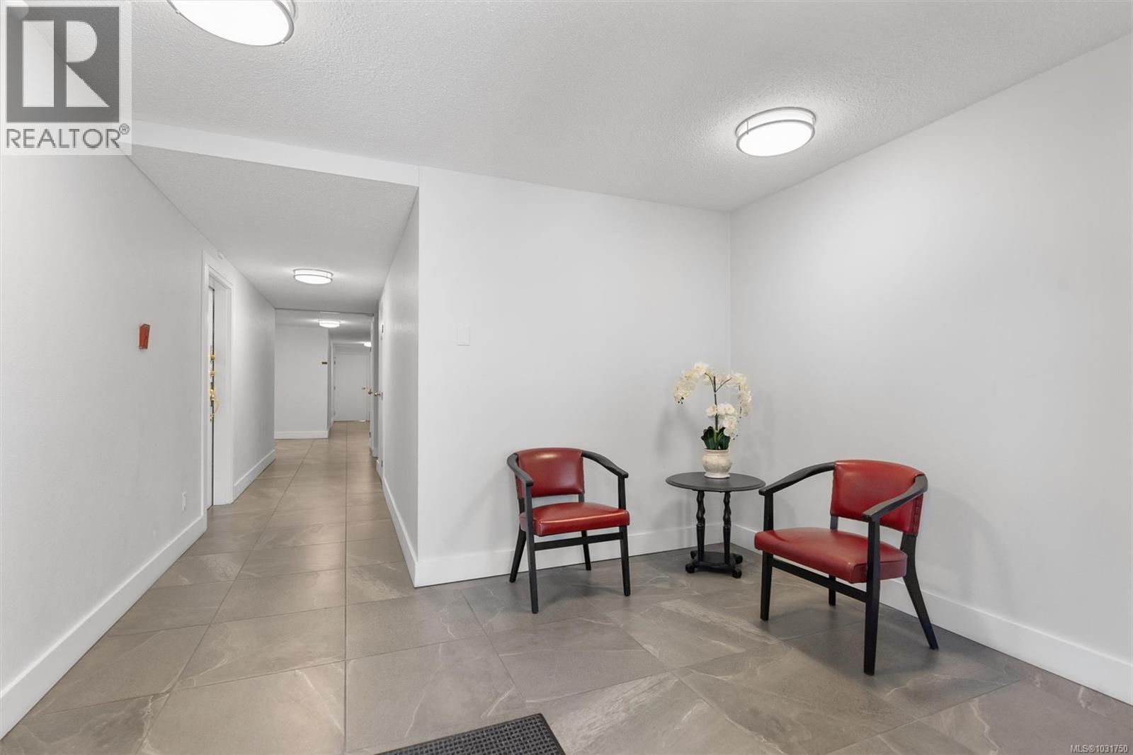 207 848 Esquimalt Road, Esquimalt